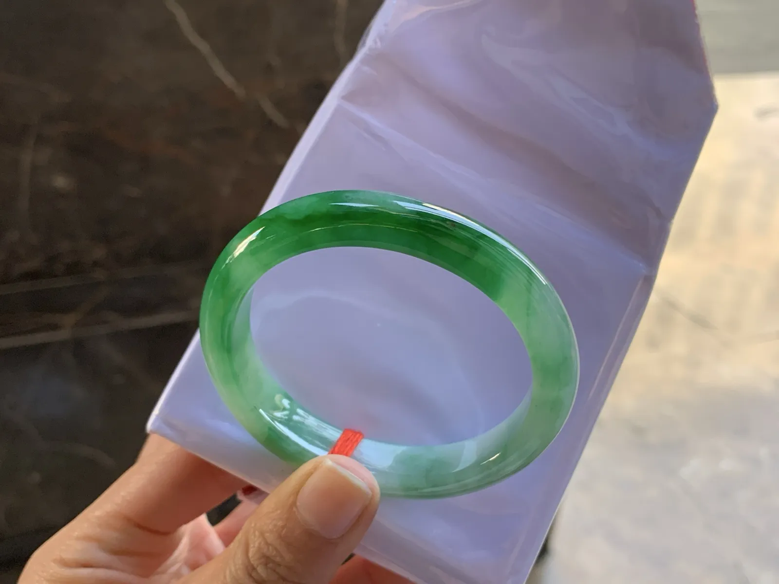 53-11.5-8

辣绿色贵妃手镯^_^浓郁 鲜艳 正圈51可以带