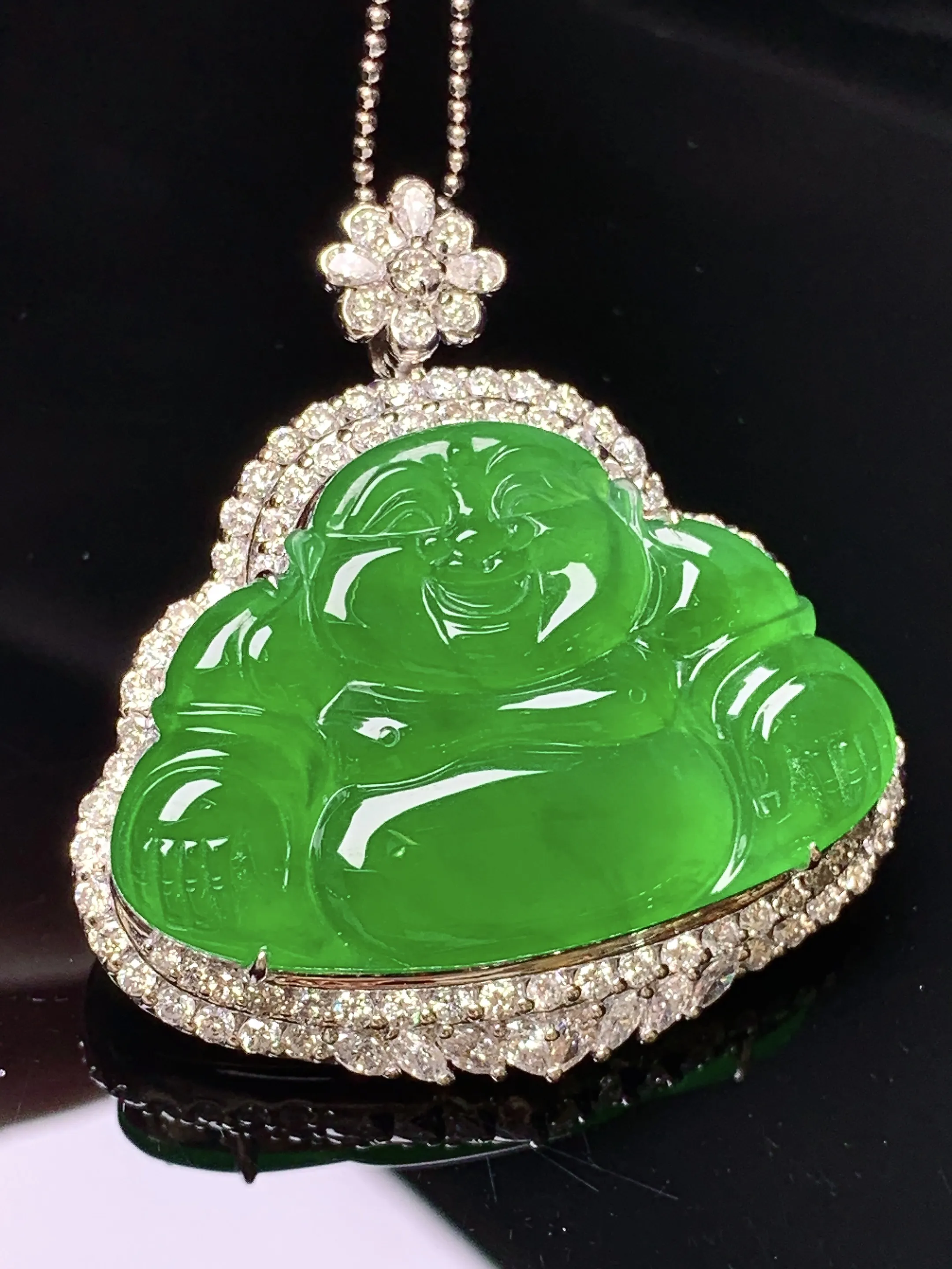 18k金钻镶嵌满绿佛公吊坠 玉质细腻 色泽艳丽清新 整体尺寸37.3*34.3*11.5