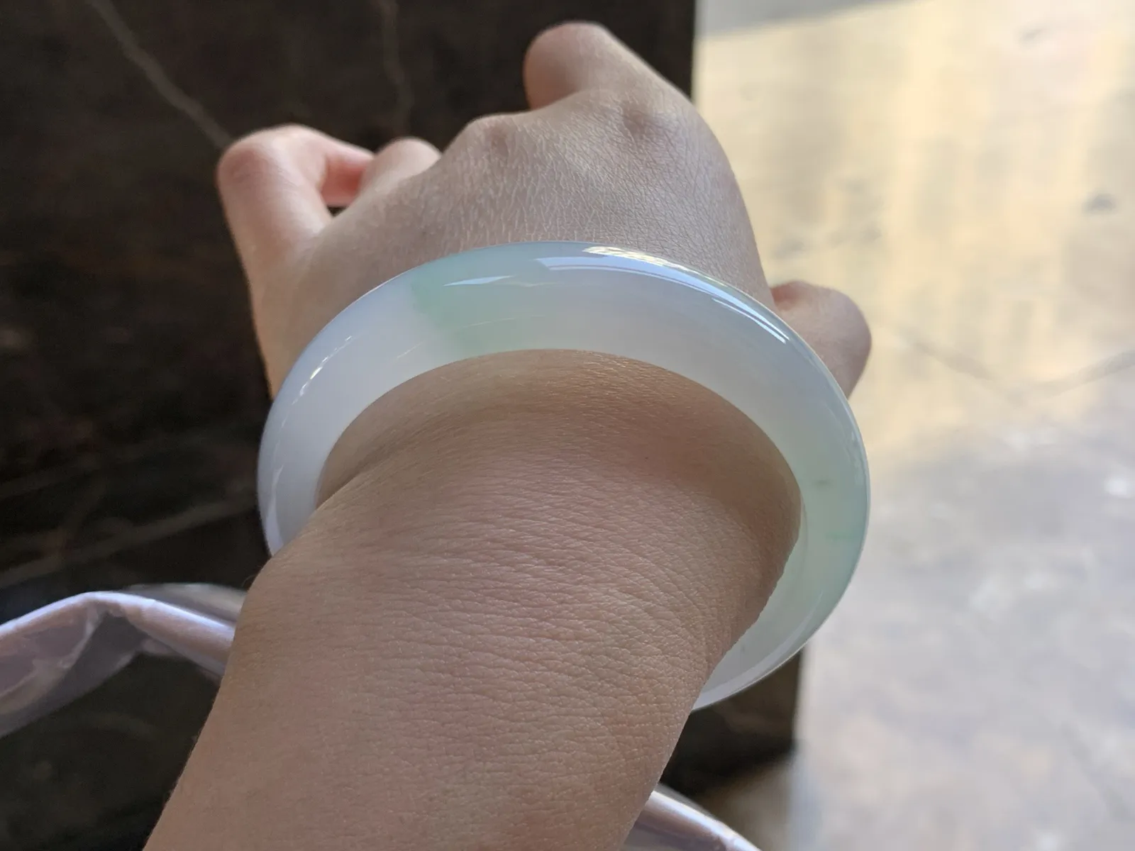 57-15.5-7.8

飘绿宽版手镯^_^细腻清新