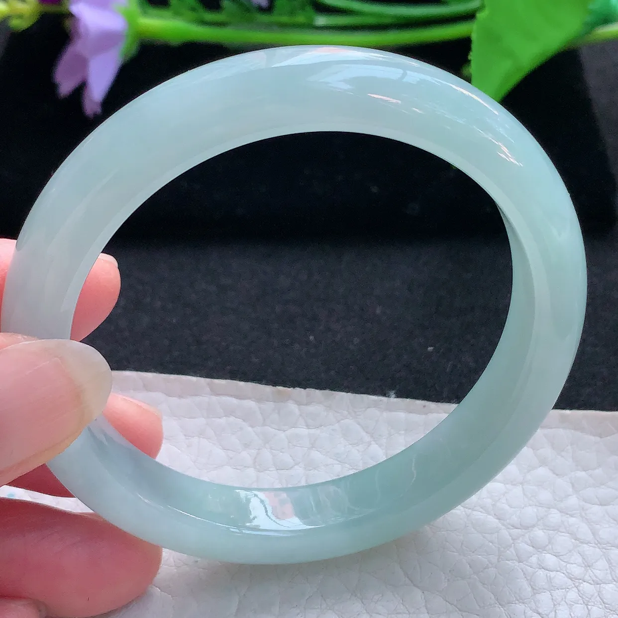 js实拍55*10.3*8平安镯 天然缅甸翡翠玉手镯天空蓝冰润宽边玉手环