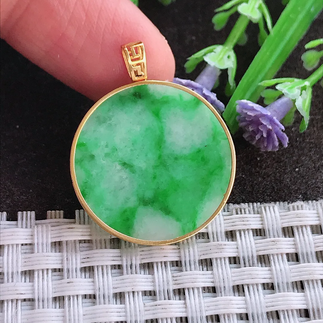 实拍A货翡翠22.8/1.8老坑18k金镶嵌飘阳绿圆牌无事牌吊坠翡翠挂件