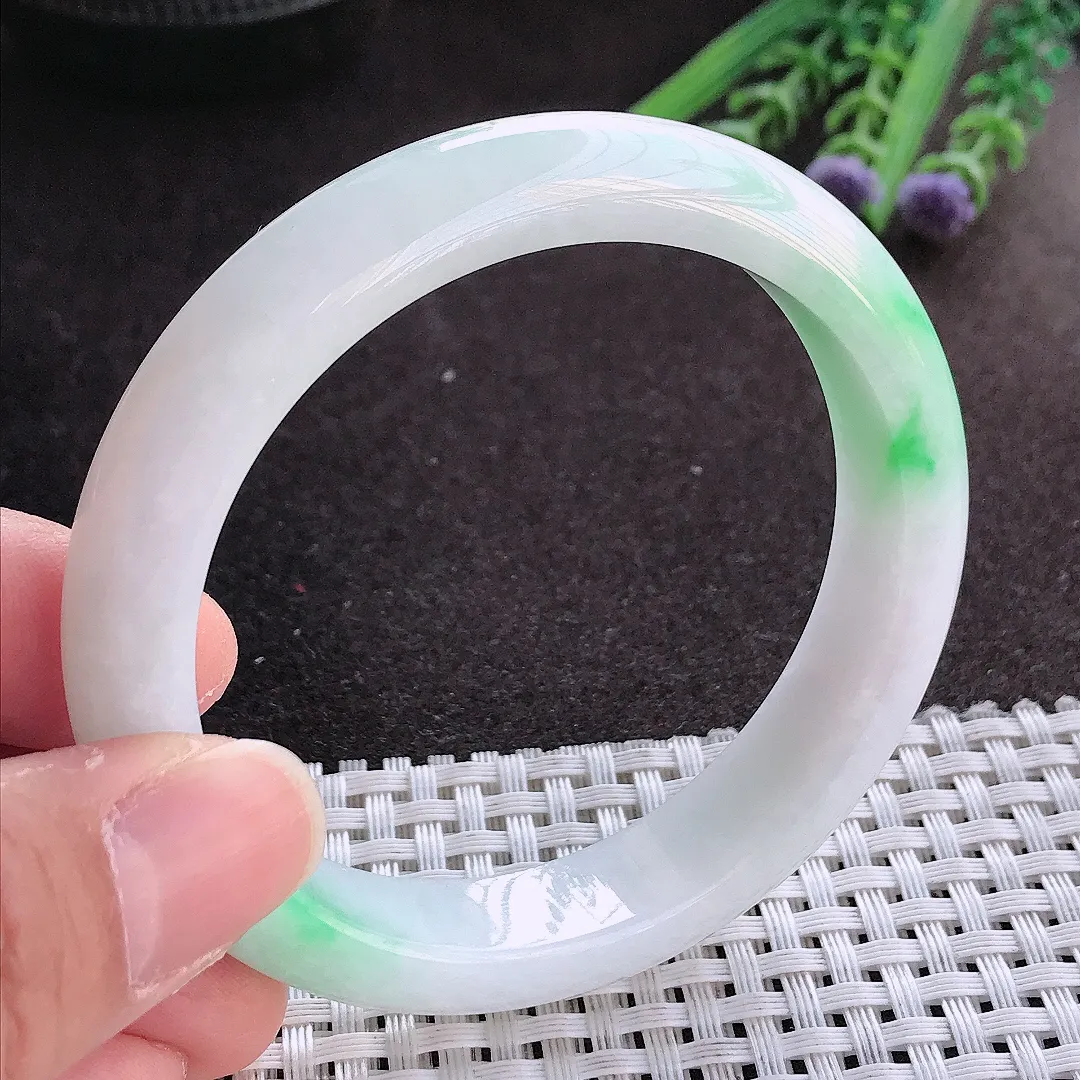 实拍翡翠A货56.8/12.3/8老坑冰润飘阳绿白底青手镯翡翠玉镯女款百搭