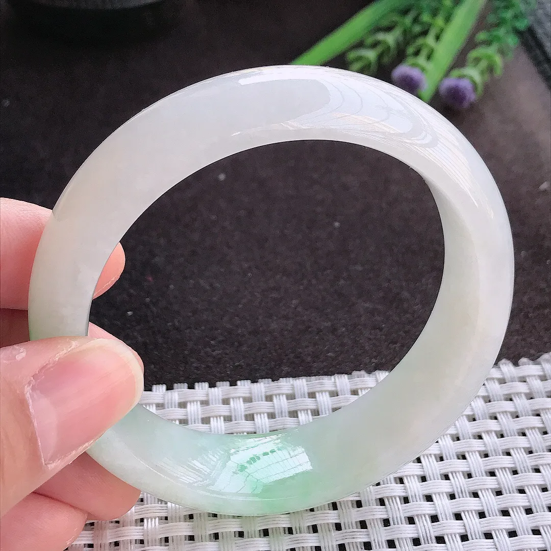 实拍翡翠A货58.5/17/8.6老坑精美温润飘绿手镯翡翠轮胎玉镯女款百搭