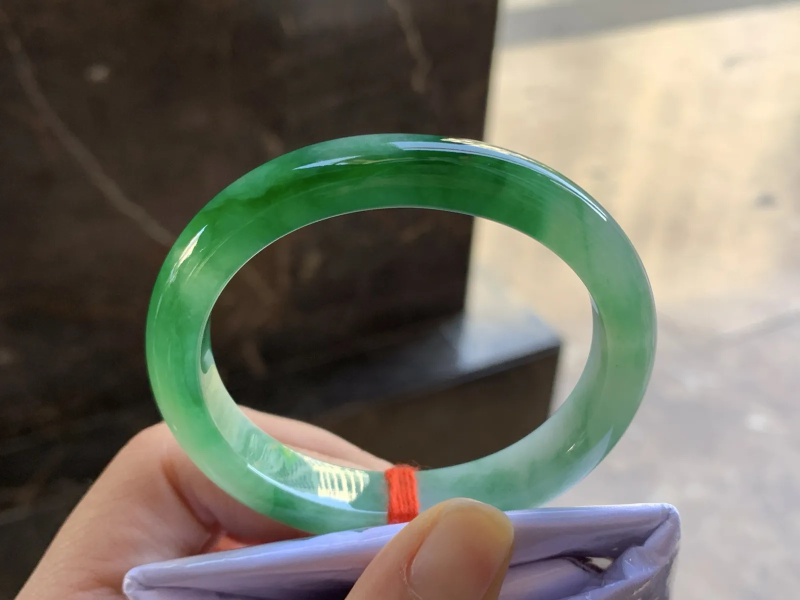 53-11.5-8

辣绿色贵妃手镯^_^浓郁 鲜艳 正圈51可以带