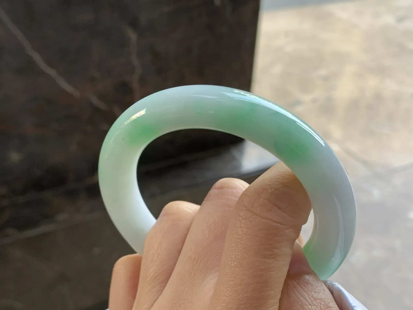 55.5-11.6

带色圆条手玉质温润