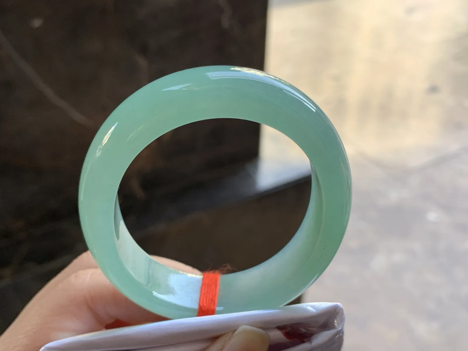 54.5-14-8.5

晴绿贵妃手镯^_^清新 正圈52可以带