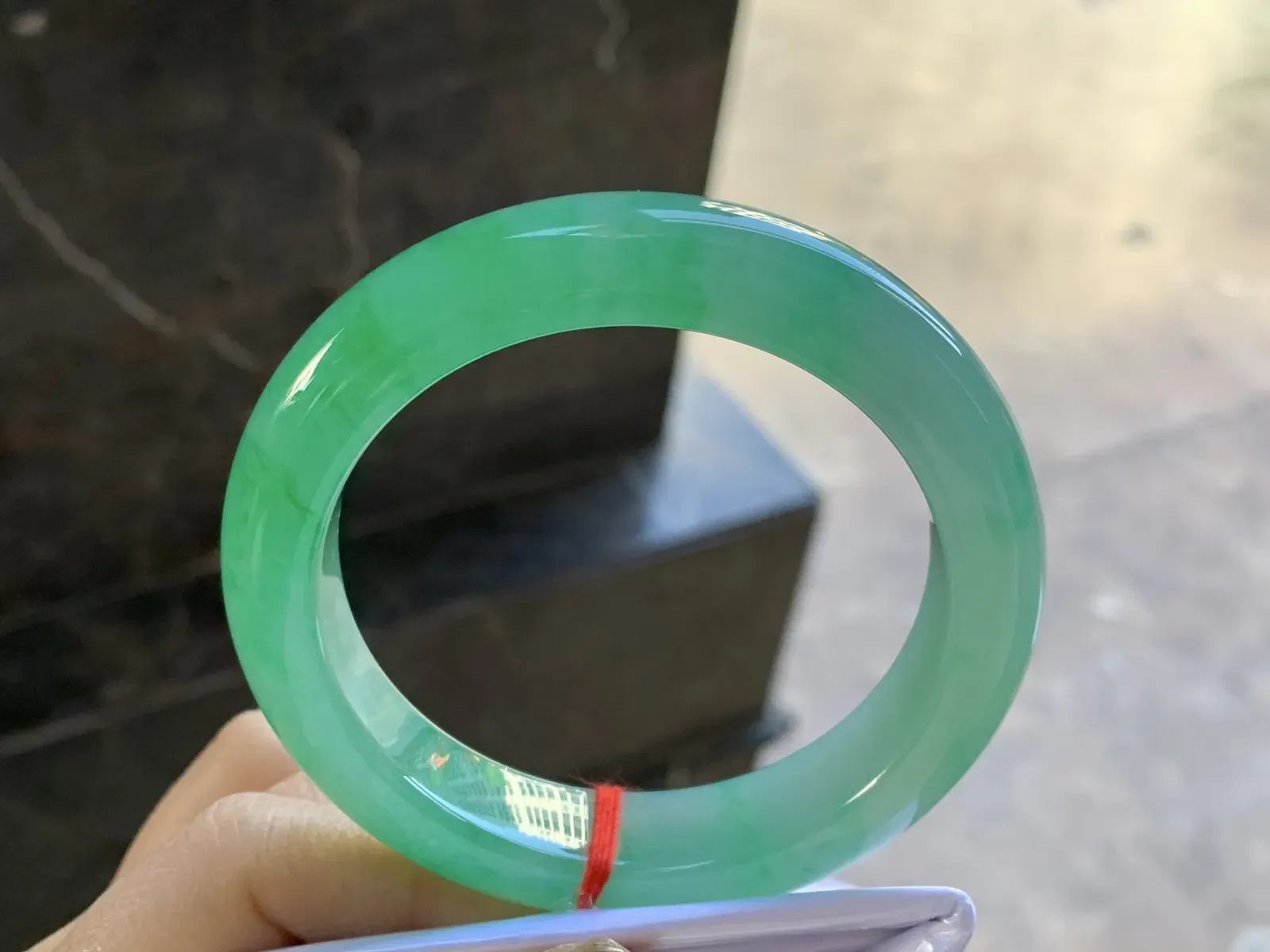 冰种飘色手镯
尺寸：57.6-13.5-10mm
有种有色 实物漂亮有品质