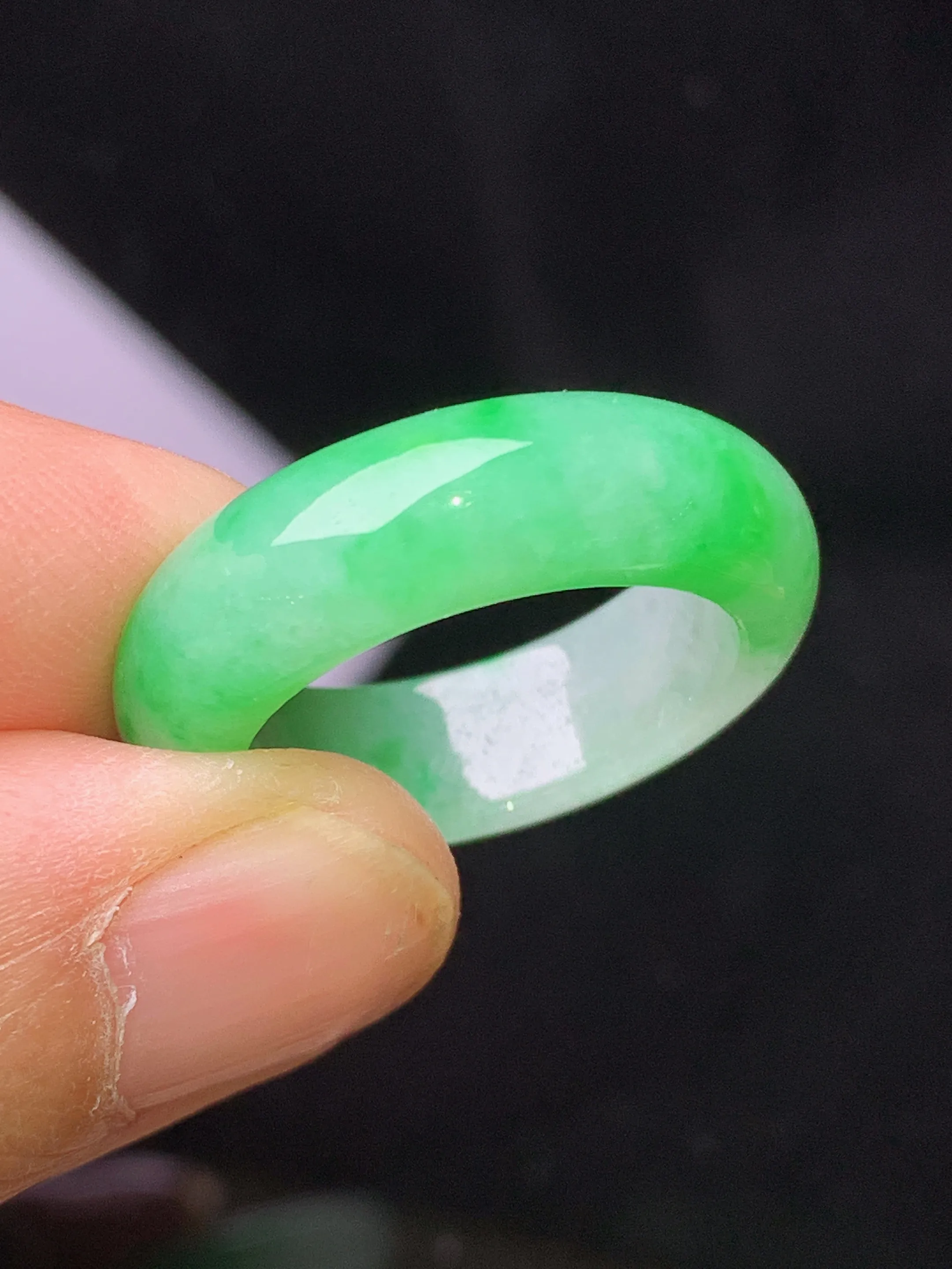 翠绿指环 吊坠 玉质细腻 色泽艳丽清新 圈口14 整体尺寸24.5*6.5*3.8