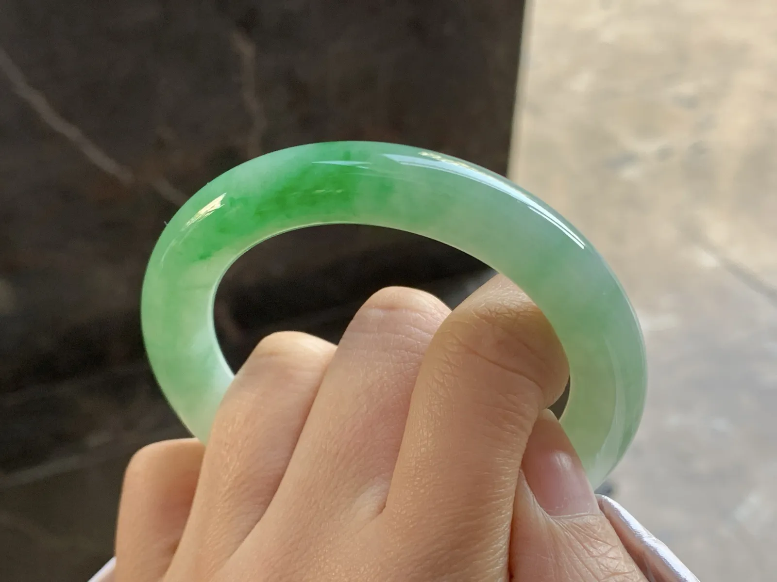 52-10.5

带色圆条手镯^_^颜色好看 色阳