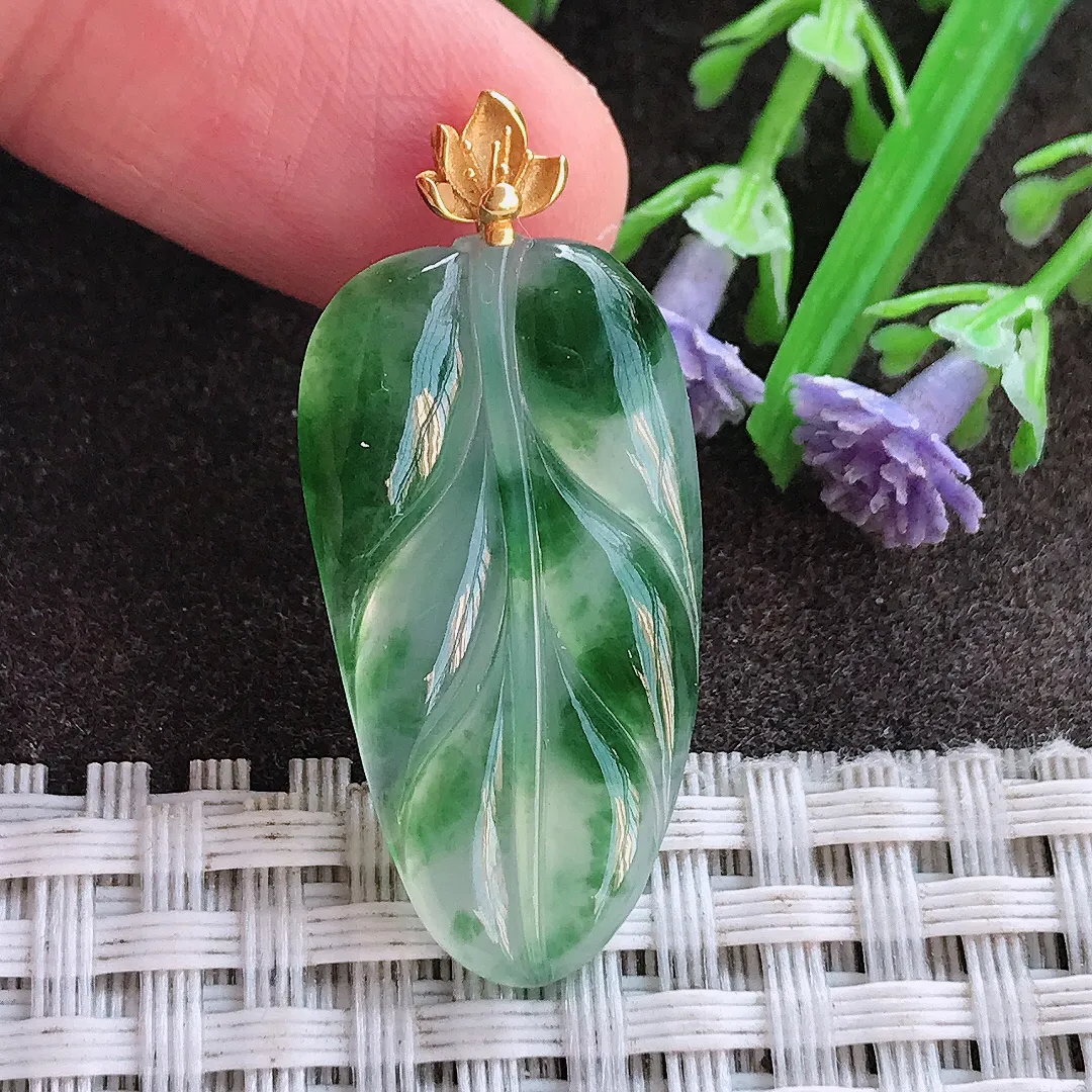 实拍A货翡翠29/15.9/3.8老坑18k金镶嵌冰胶飘绿叶子吊坠翡翠挂件