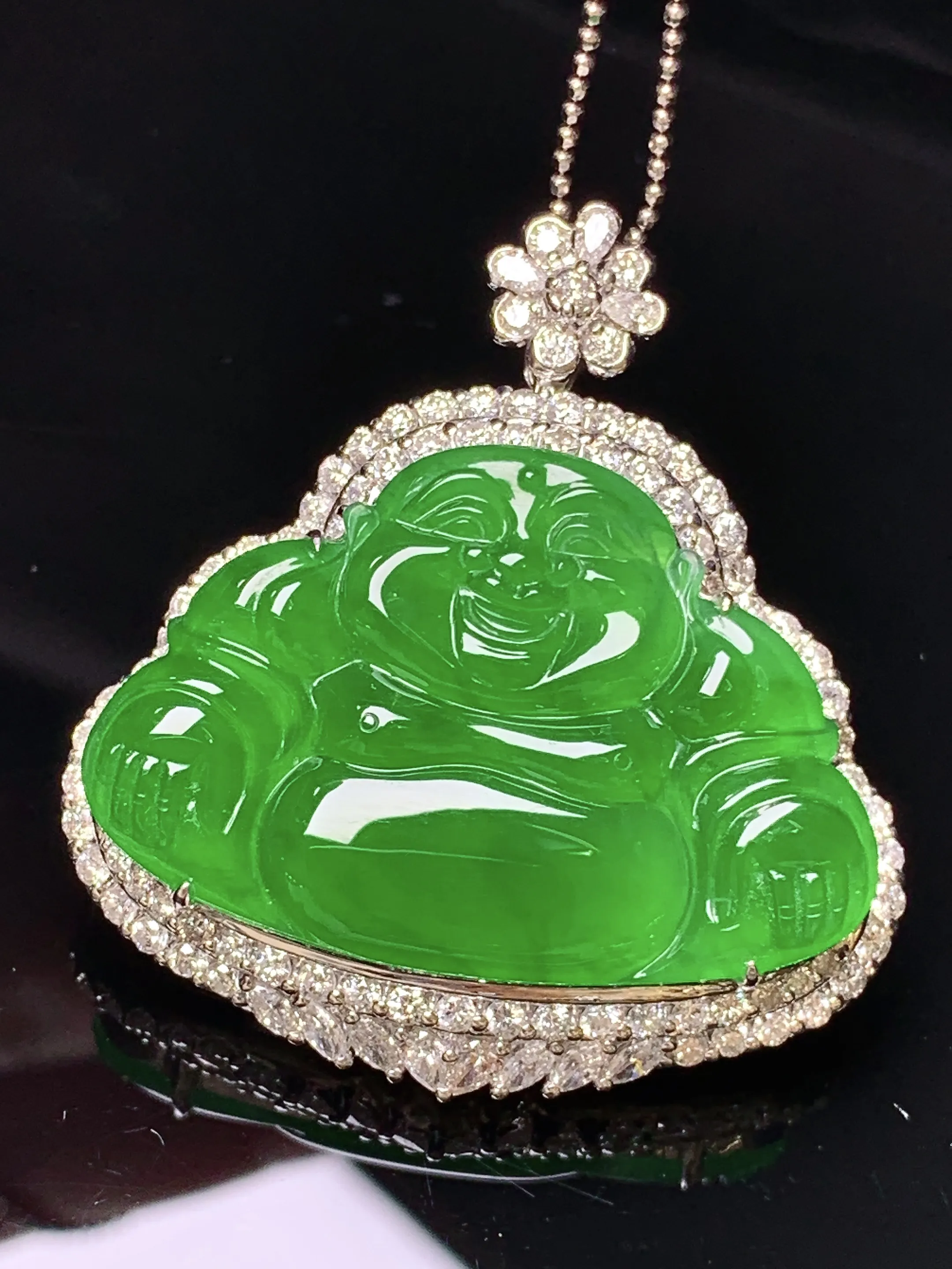 18k金钻镶嵌满绿佛公吊坠 玉质细腻 色泽艳丽清新 整体尺寸37.3*34.3*11.5