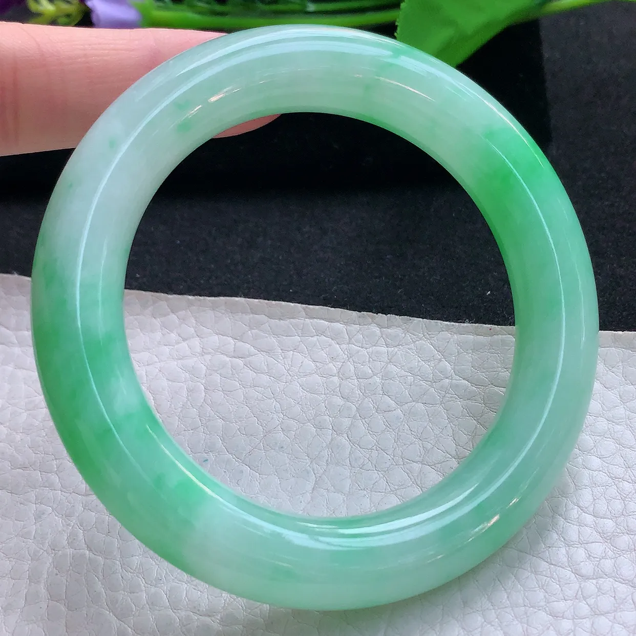 xc收藏款58.3*12胖圆镯 天然缅甸翡翠玉手镯飘绿花水润圆条美人镯