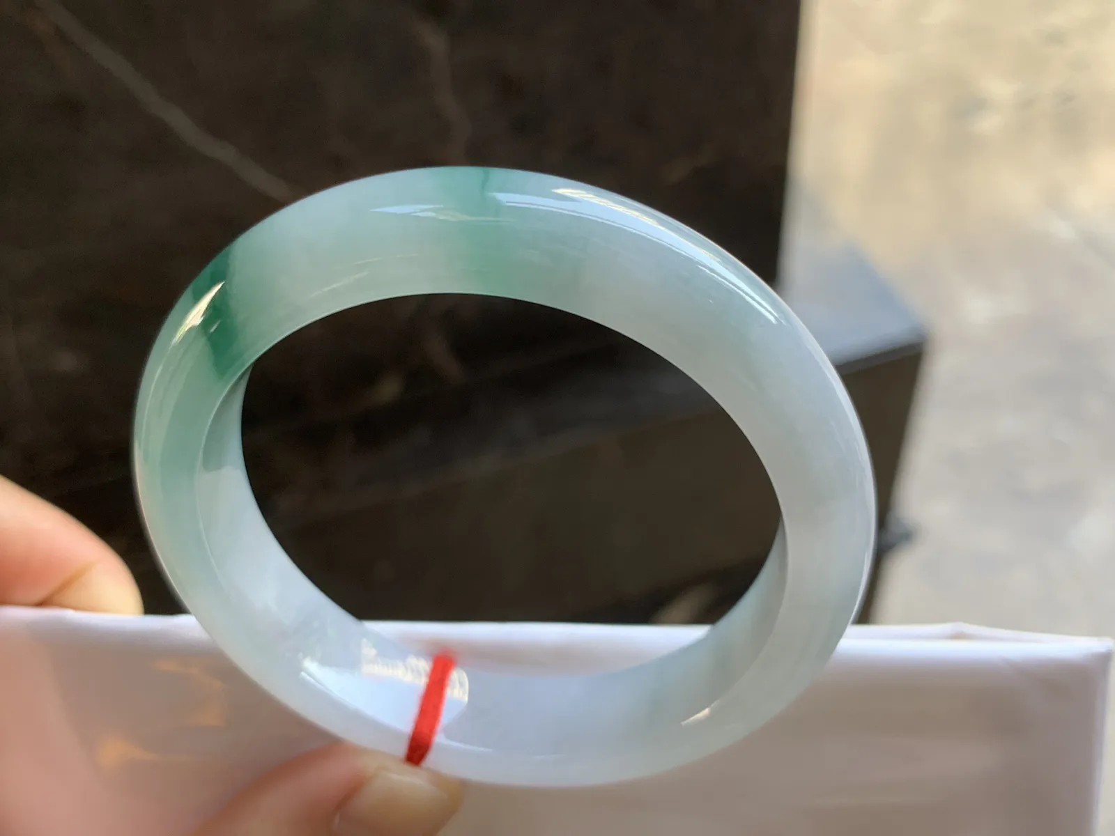 57-13.2-9.6mm
冰种飘花手镯 底子细腻 水润