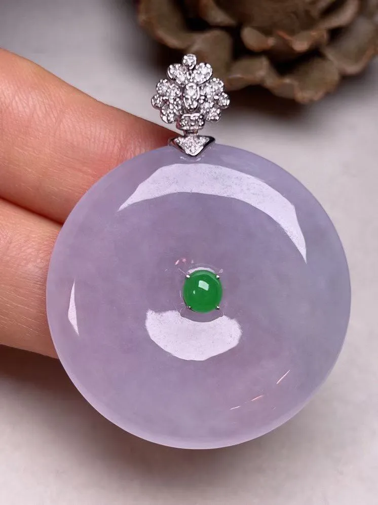 冰糯种淡紫罗兰平安扣吊坠、真金真钻镶嵌，种水好，玉质细腻 .裸石尺寸 32.5*