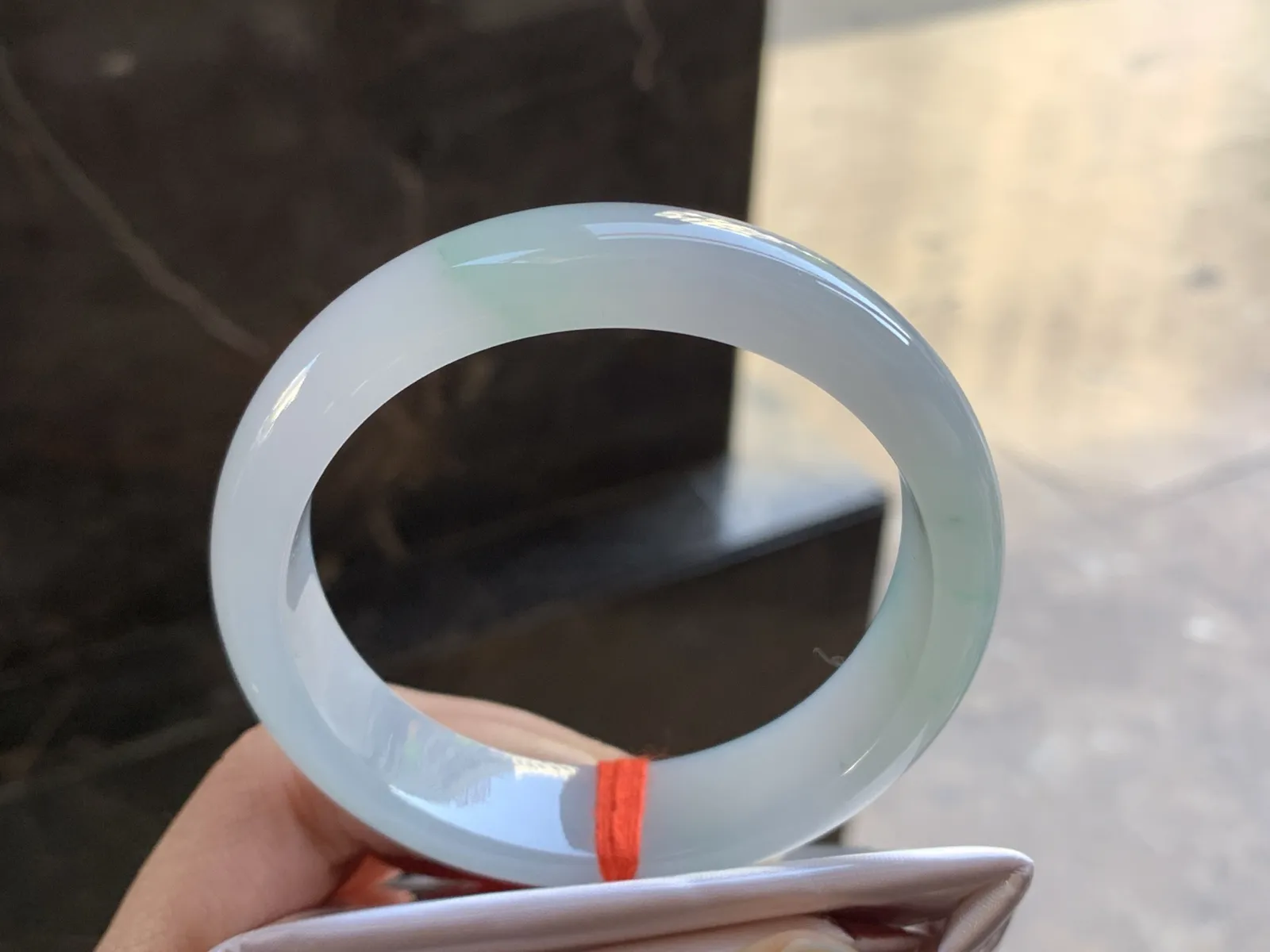 57-15.5-7.8

飘绿宽版手镯^_^细腻清新