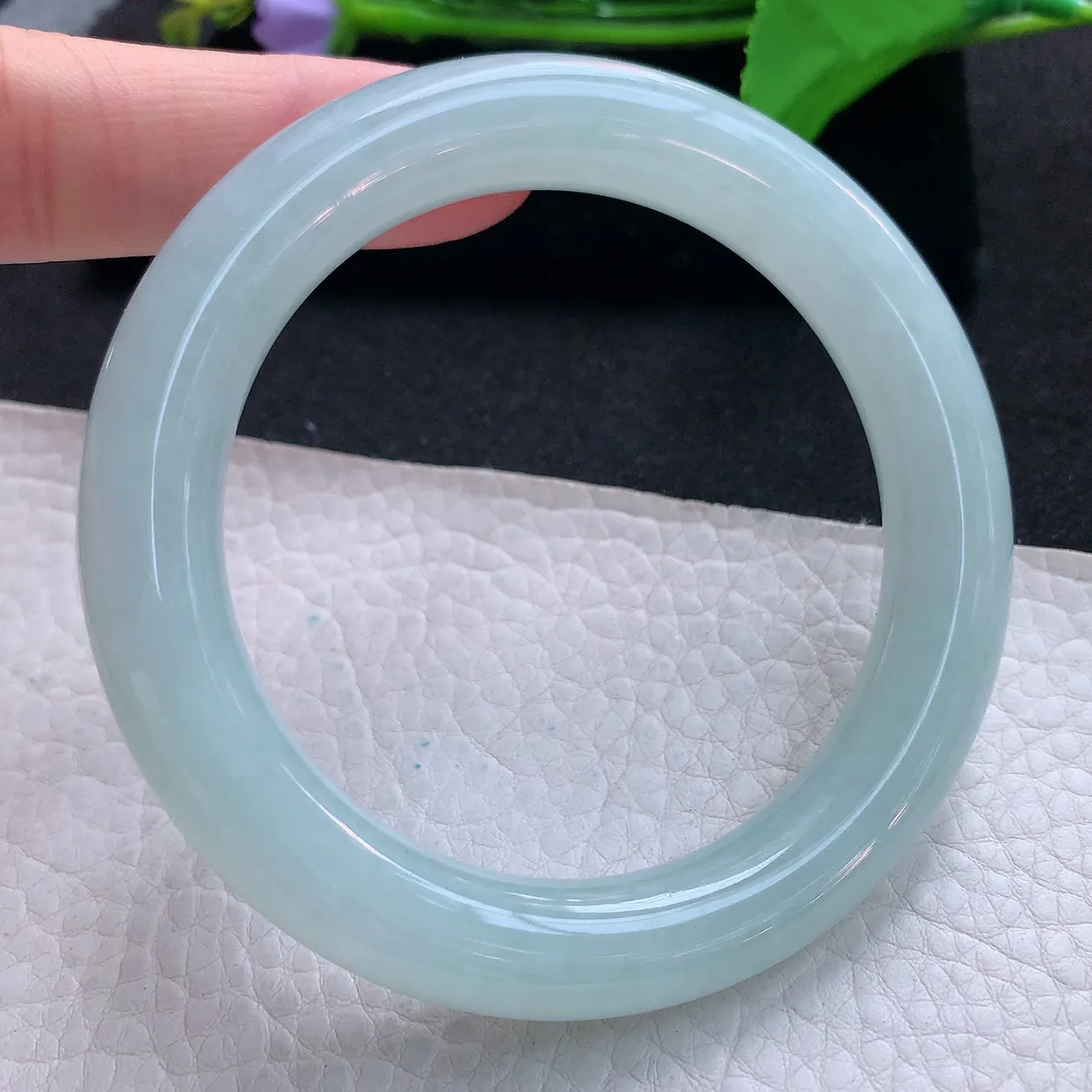 xc实拍57*10.5美人镯 天然缅甸翡翠玉手镯纯美水润圆条玉手环