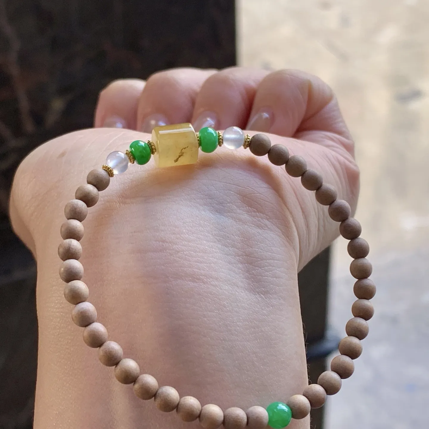 冰黄路路通手串
特色～