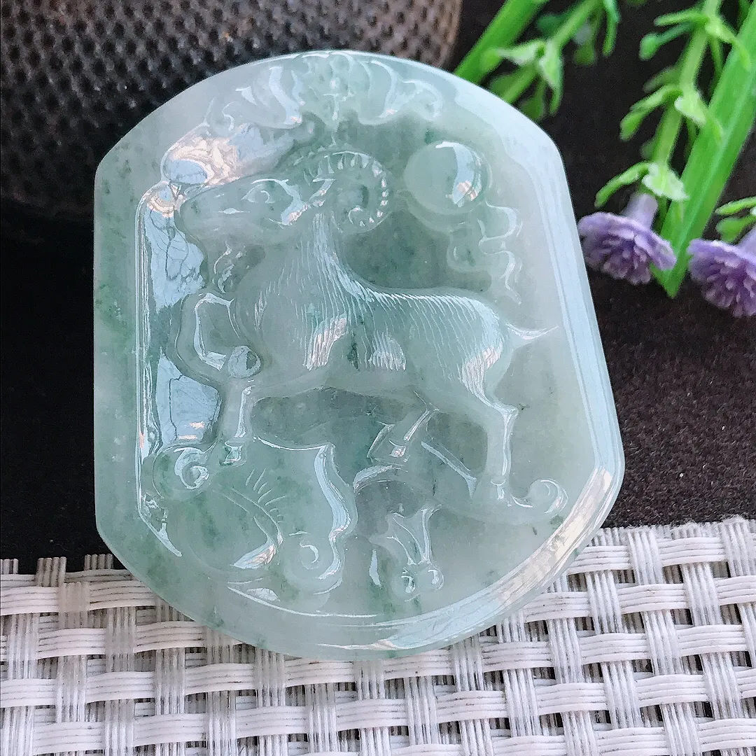 实拍A货翡翠52/45/6.2老坑冰胶水灵飘花生肖羊牌吊坠翡翠挂件