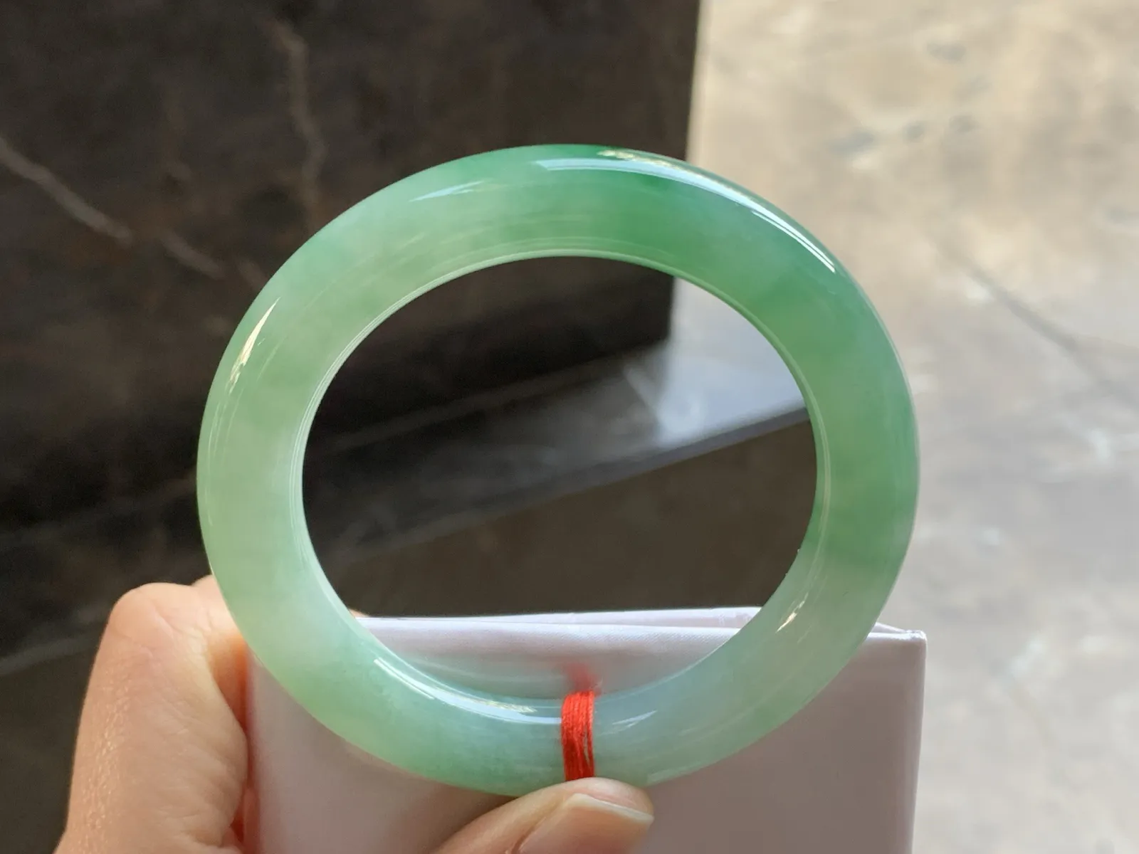 52-10.5

带色圆条手镯^_^颜色好看 色阳