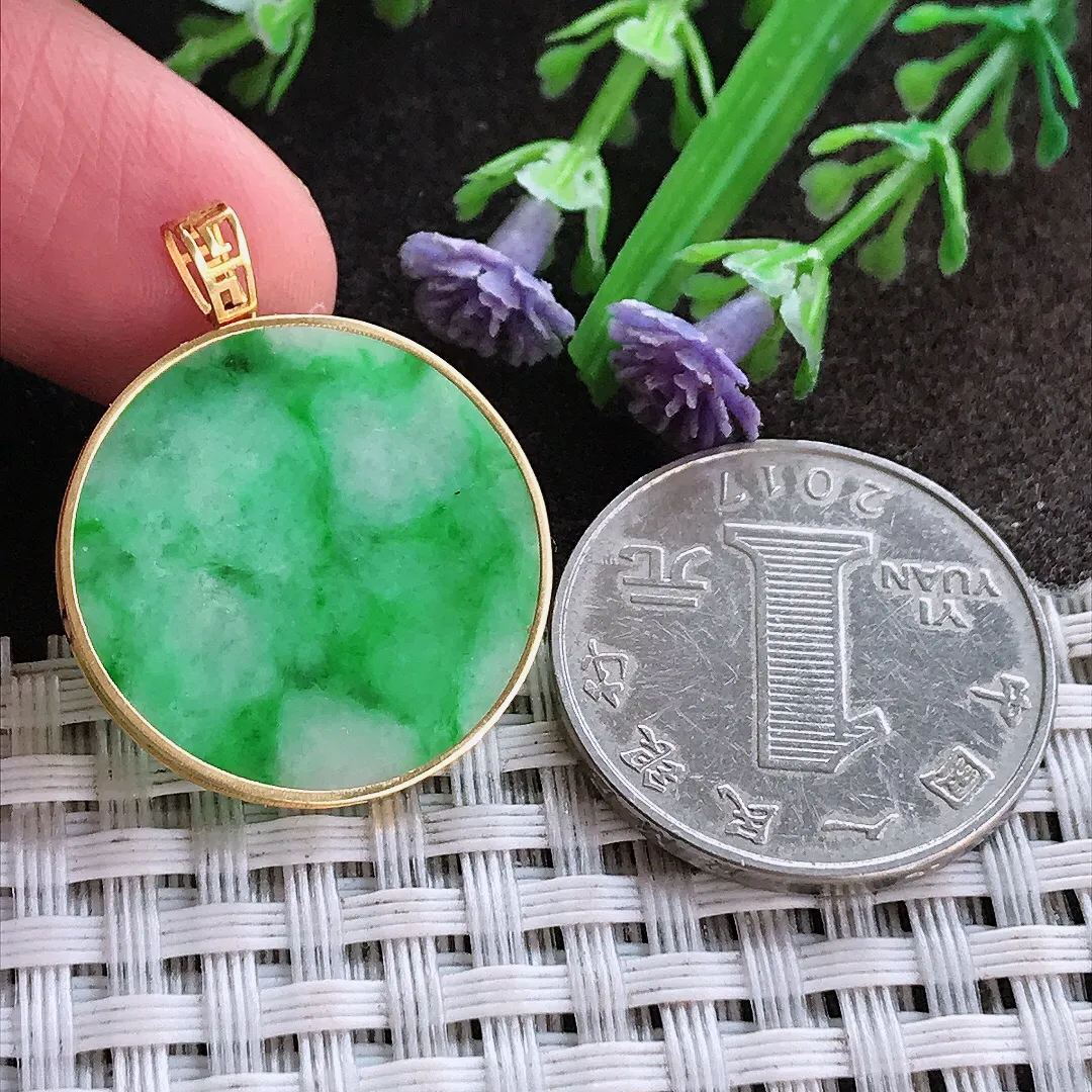 实拍A货翡翠22.8/1.8老坑18k金镶嵌飘阳绿圆牌无事牌吊坠翡翠挂件