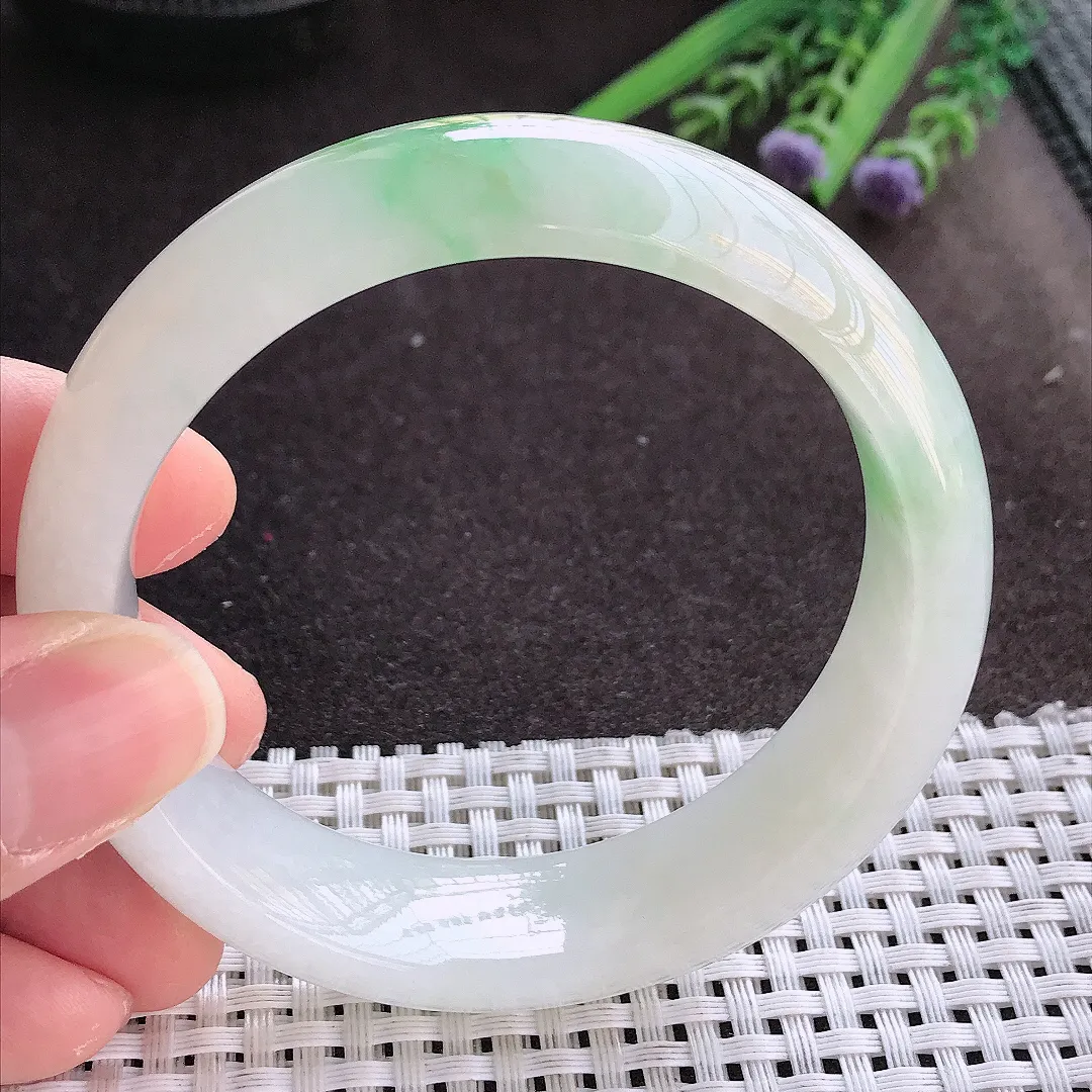 实拍翡翠A货58.5/17/8.6老坑精美温润飘绿手镯翡翠轮胎玉镯女款百搭