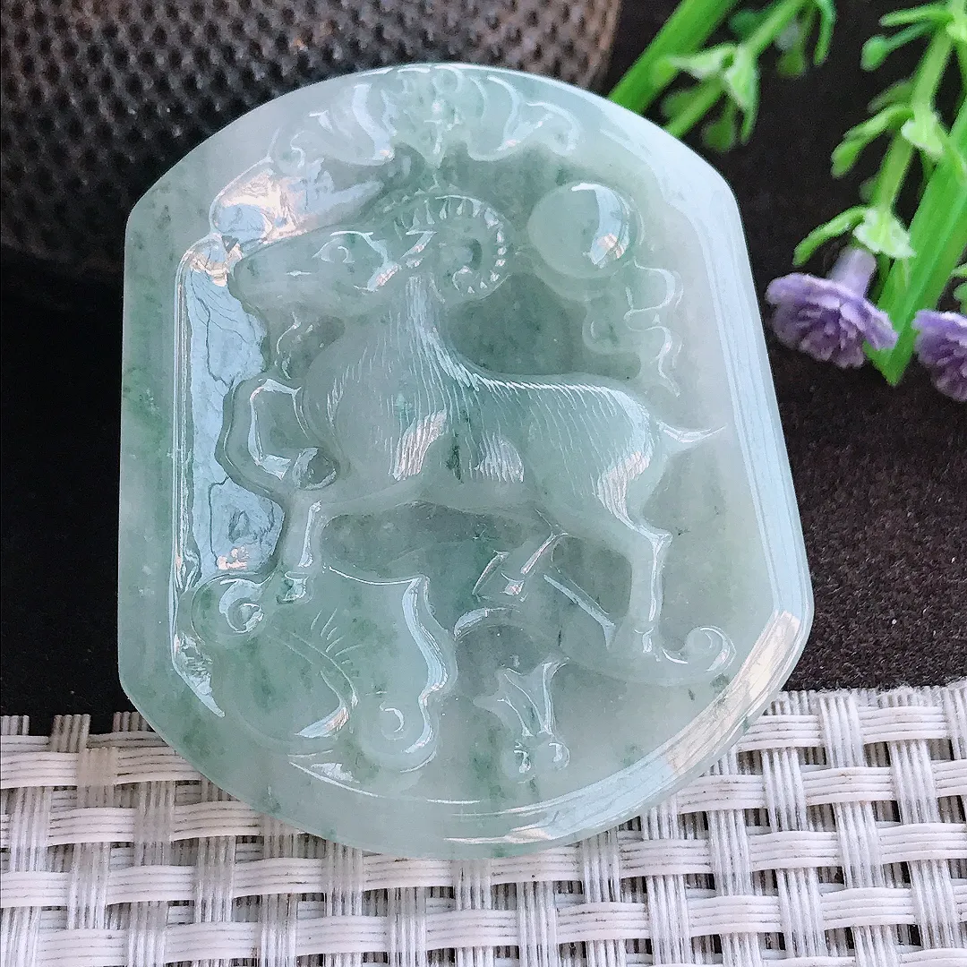 实拍A货翡翠52/45/6.2老坑冰胶水灵飘花生肖羊牌吊坠翡翠挂件