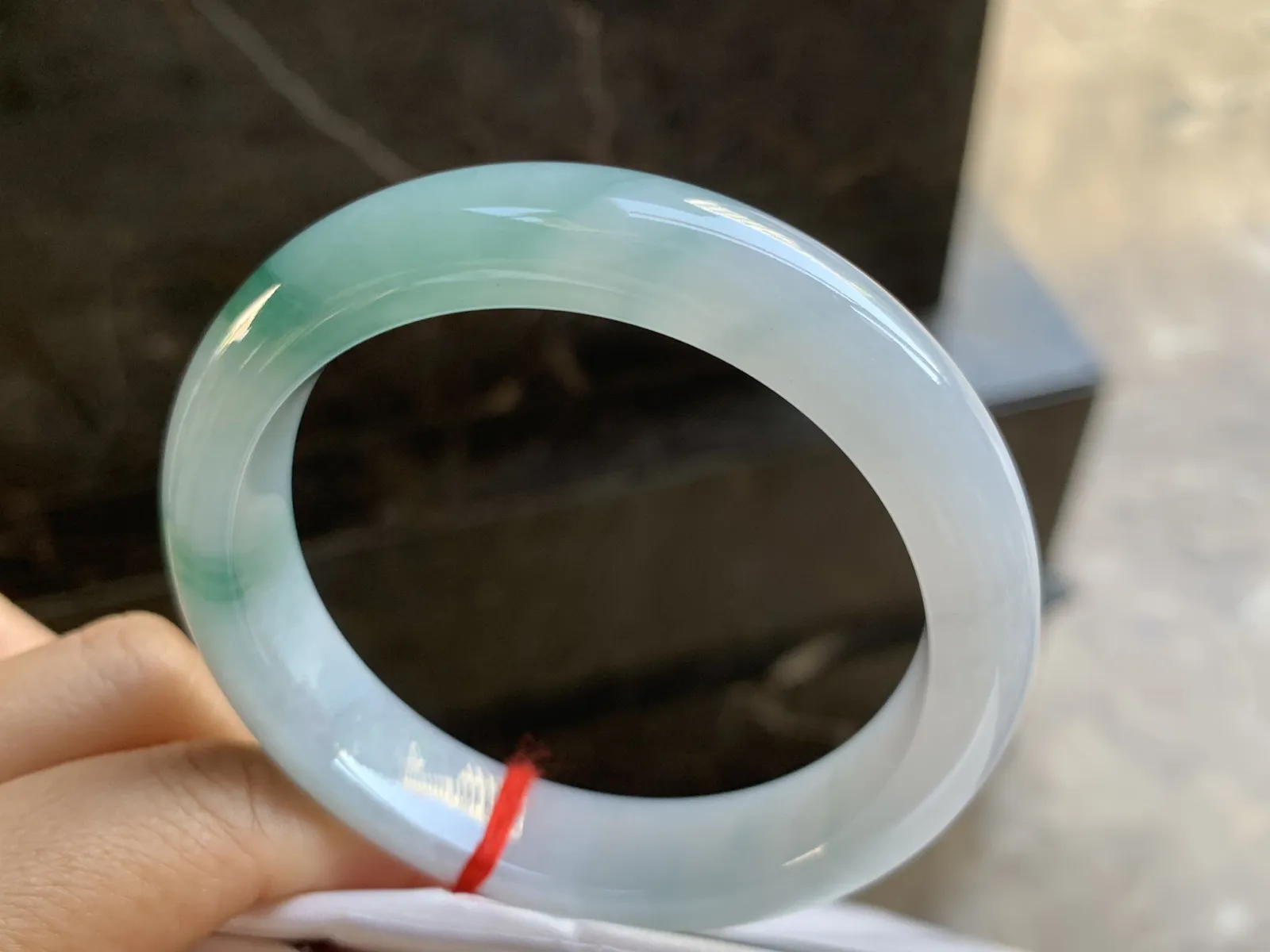 57-13.2-9.6mm
冰种飘花手镯 底子细腻 水润