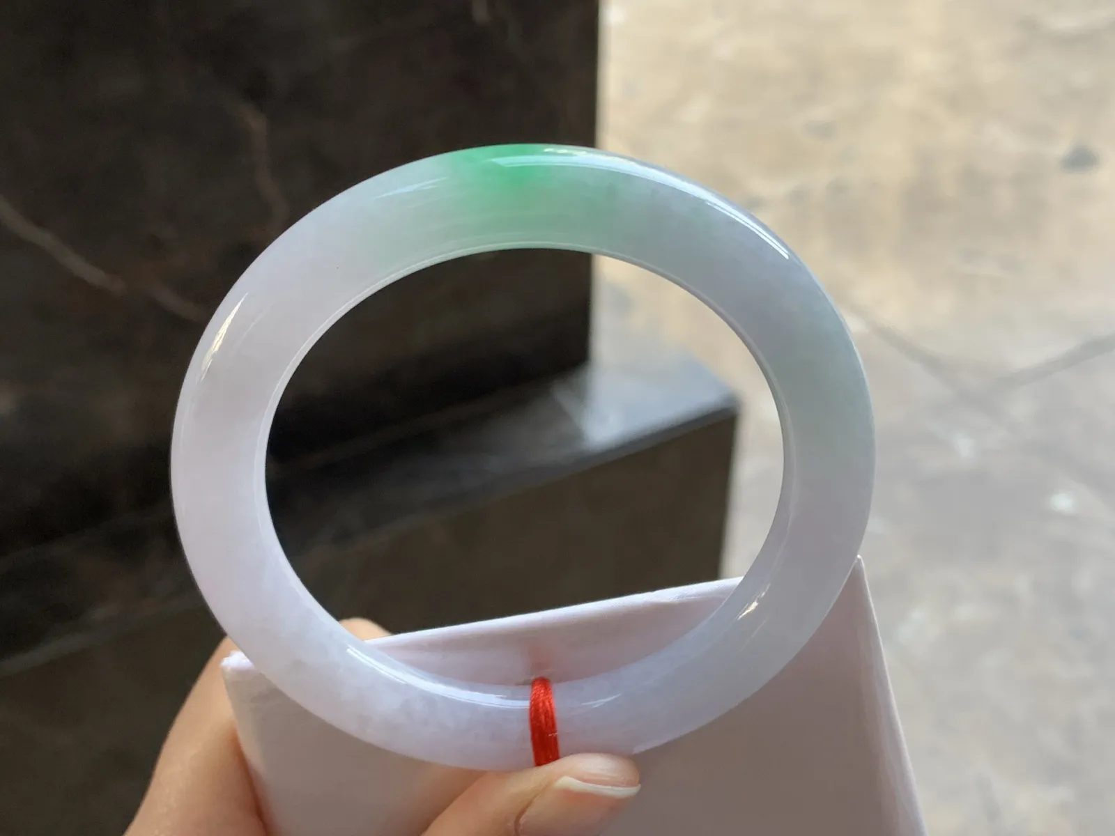 56.5-10

飘绿圆条手镯^_^颜色好看