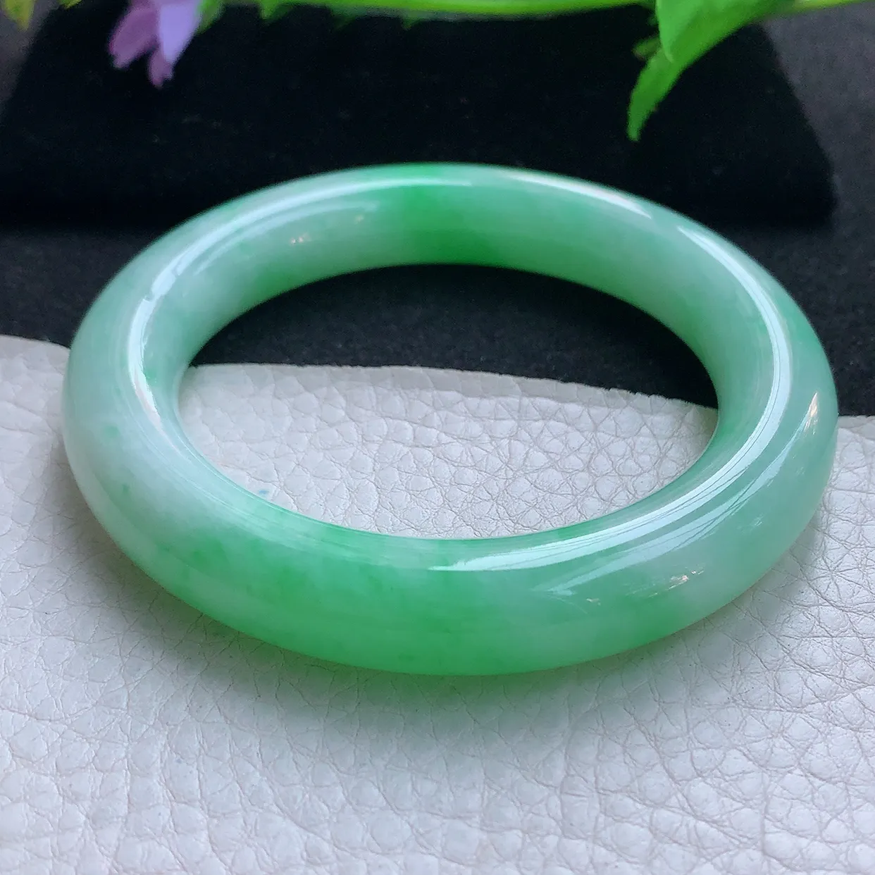 xc收藏款58.3*12胖圆镯 天然缅甸翡翠玉手镯飘绿花水润圆条美人镯