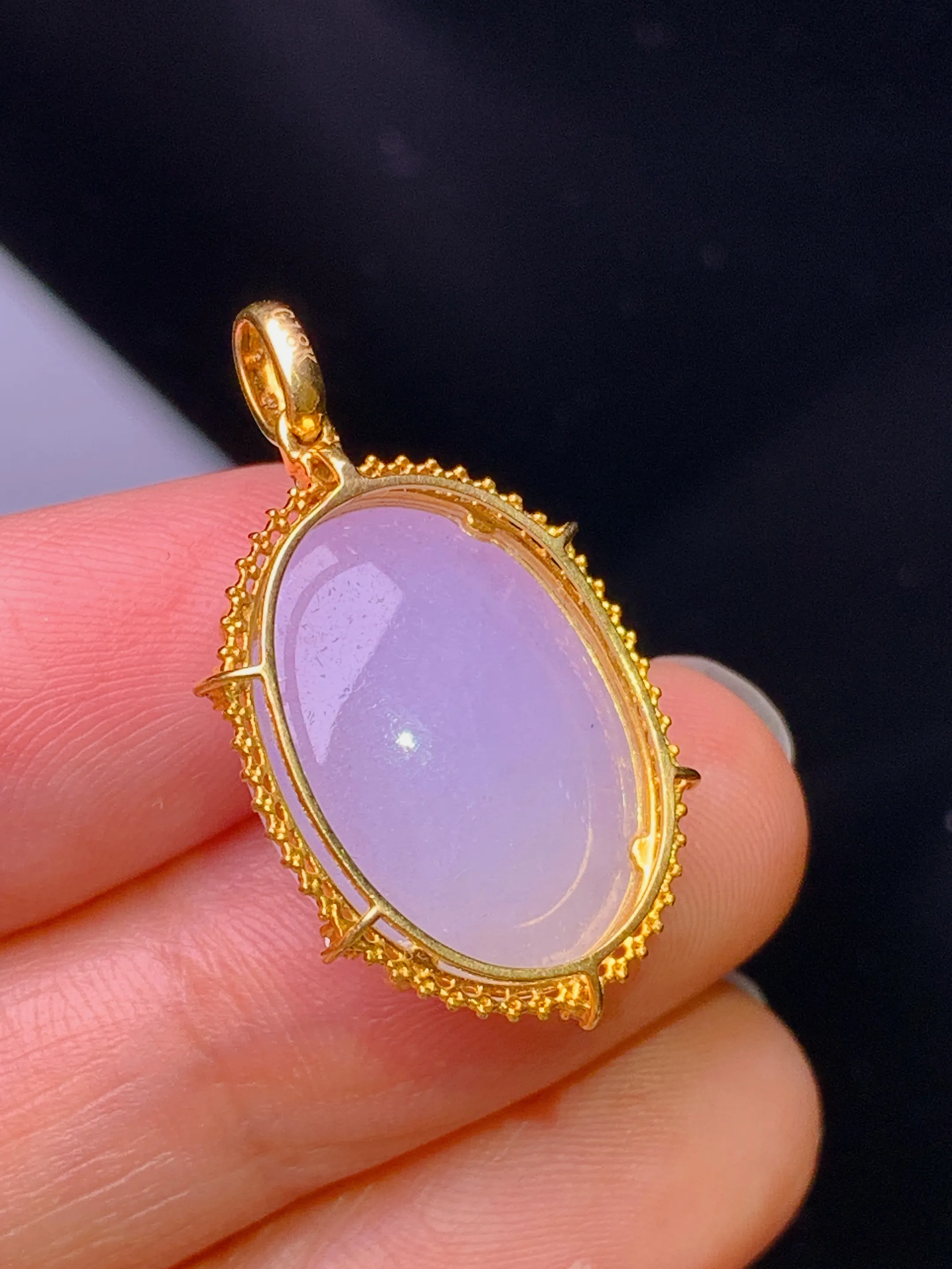 18k金钻镶嵌淡紫罗兰蛋面吊坠 玉质细腻 色泽艳丽清新 整体尺寸28*15.3*9.2