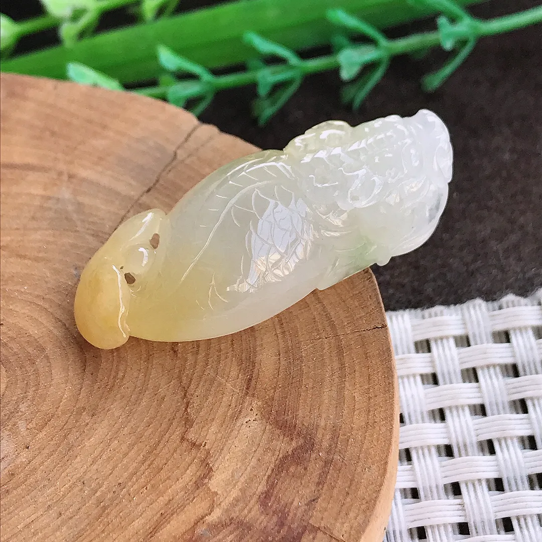 实拍A货翡翠38.8/15.5/11老坑冰胶果冻飘黄翡龙头鱼吊坠翡翠鱼化龙挂件