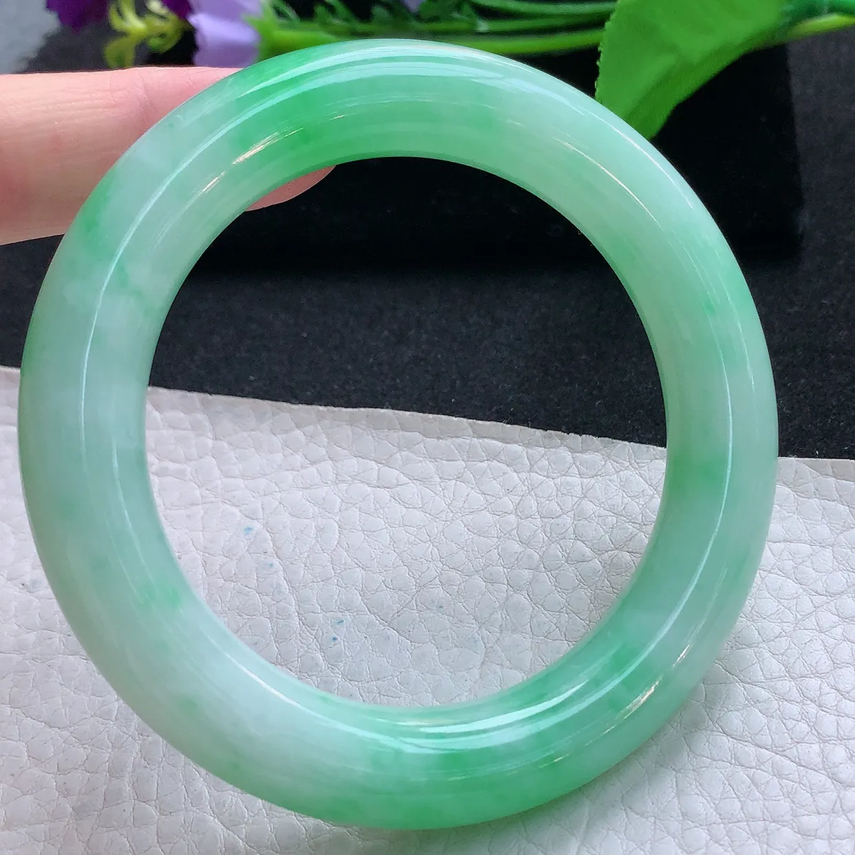 xc收藏款58.3*12胖圆镯 天然缅甸翡翠玉手镯飘绿花水润圆条美人镯