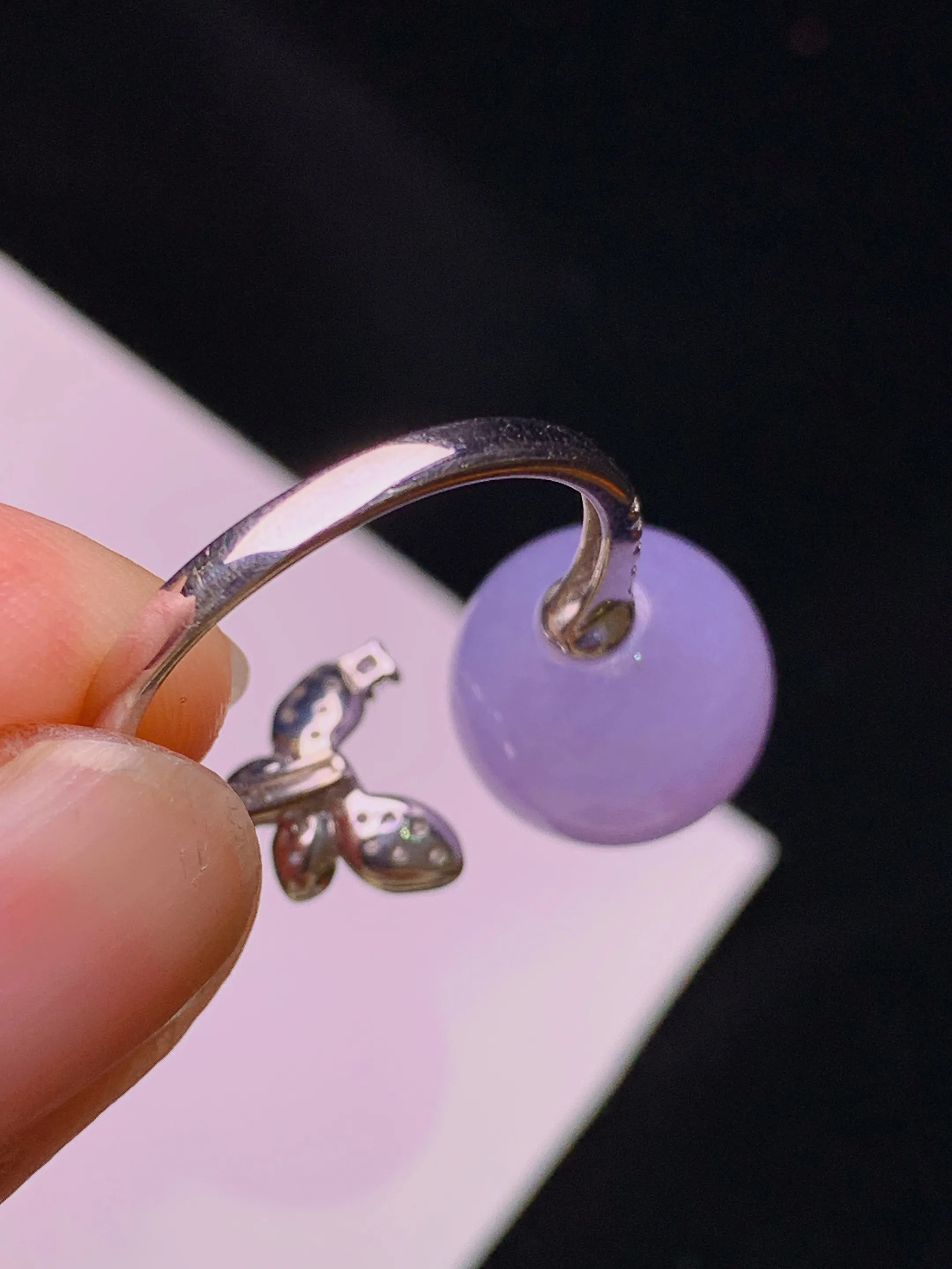 18k金钻镶嵌紫罗兰圆珠戒指 玉质细腻 色泽艳丽清新 圈口14.5 整体尺寸11.8