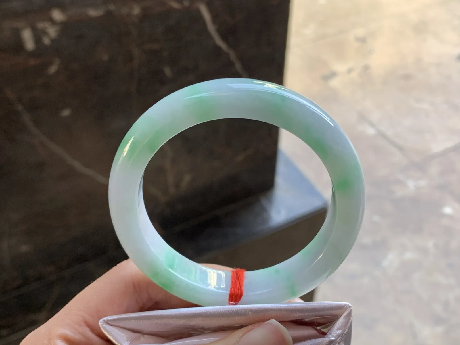 57-13-9.5

飘绿手镯^_^清新 细腻