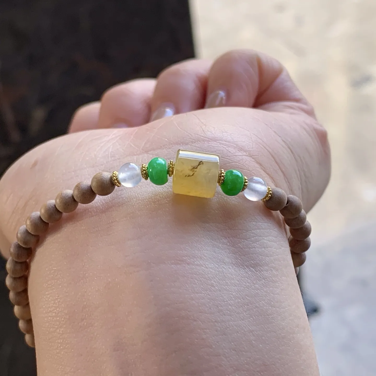 冰黄路路通手串
特色～