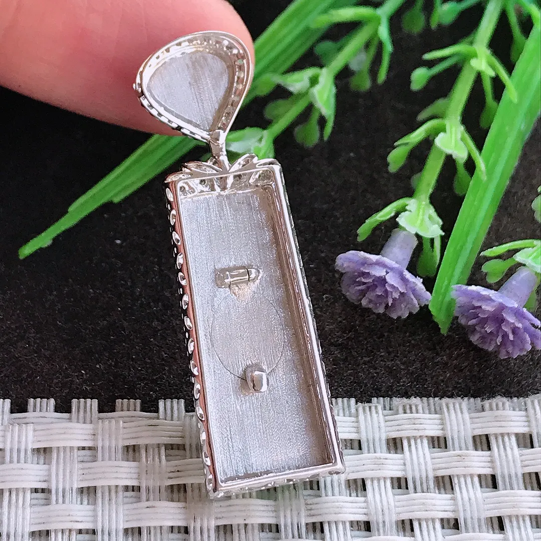 实拍A货翡翠42.3/12.8/5.3老坑18k金镶嵌满绿阳绿无事牌吊坠翡翠挂件