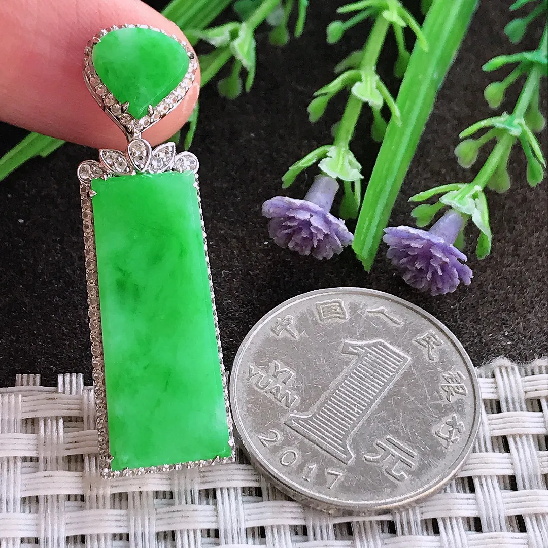 实拍A货翡翠42.3/12.8/5.3老坑18k金镶嵌满绿阳绿无事牌吊坠翡翠挂件