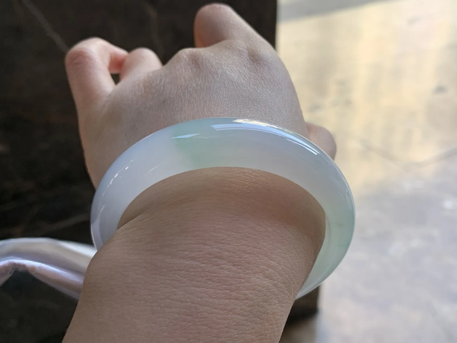 57-15.5-7.8

飘绿宽版手镯^_^细腻清新