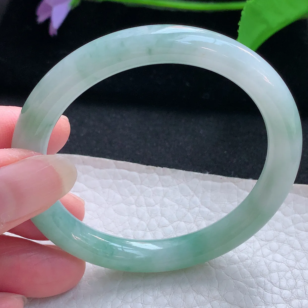 n实拍53.5*8.6*8美人镯 天然缅甸翡翠玉手镯飘花水润圆条秀气玉手环 叮当镯