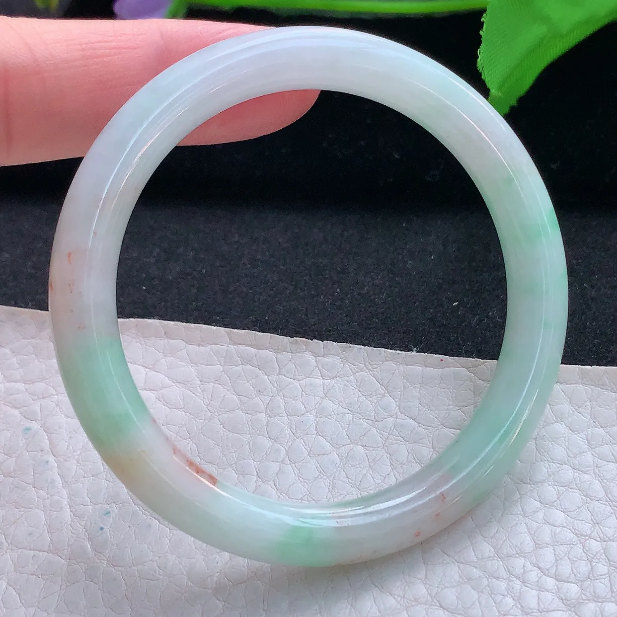 n实拍53*8美人镯 天然缅甸翡翠玉手镯三彩水润圆条玉手环 叮当镯