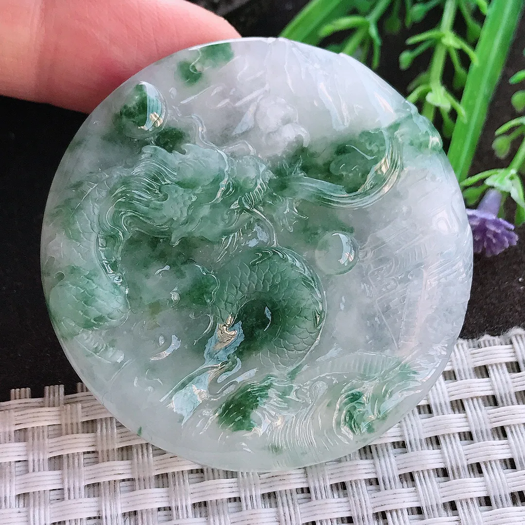 实拍A货翡翠52/5.5老坑精美冰润飘花龙牌吊坠翡翠挂件