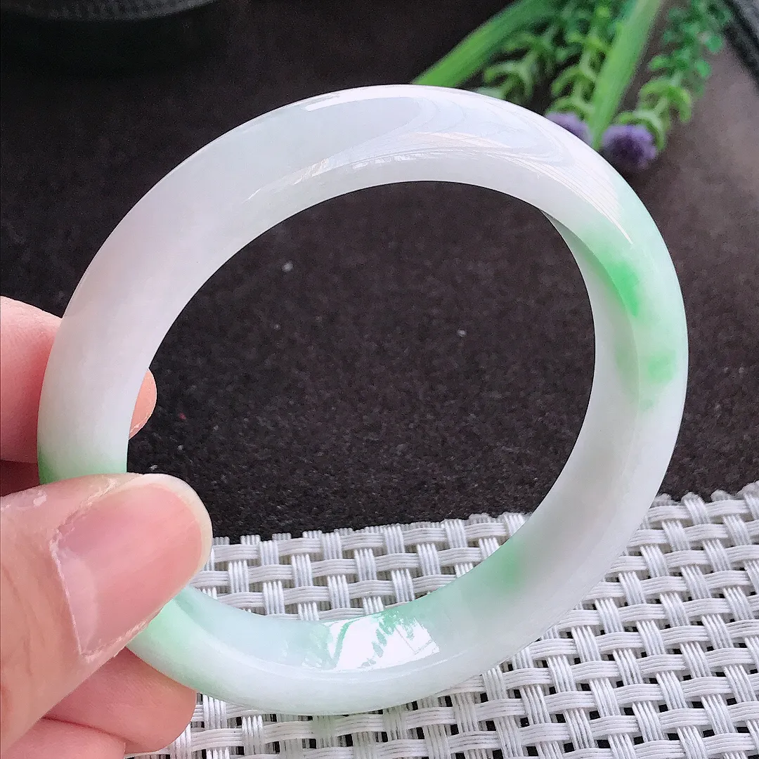 实拍翡翠A货56.8/12.3/8老坑冰润飘阳绿白底青手镯翡翠玉镯女款百搭