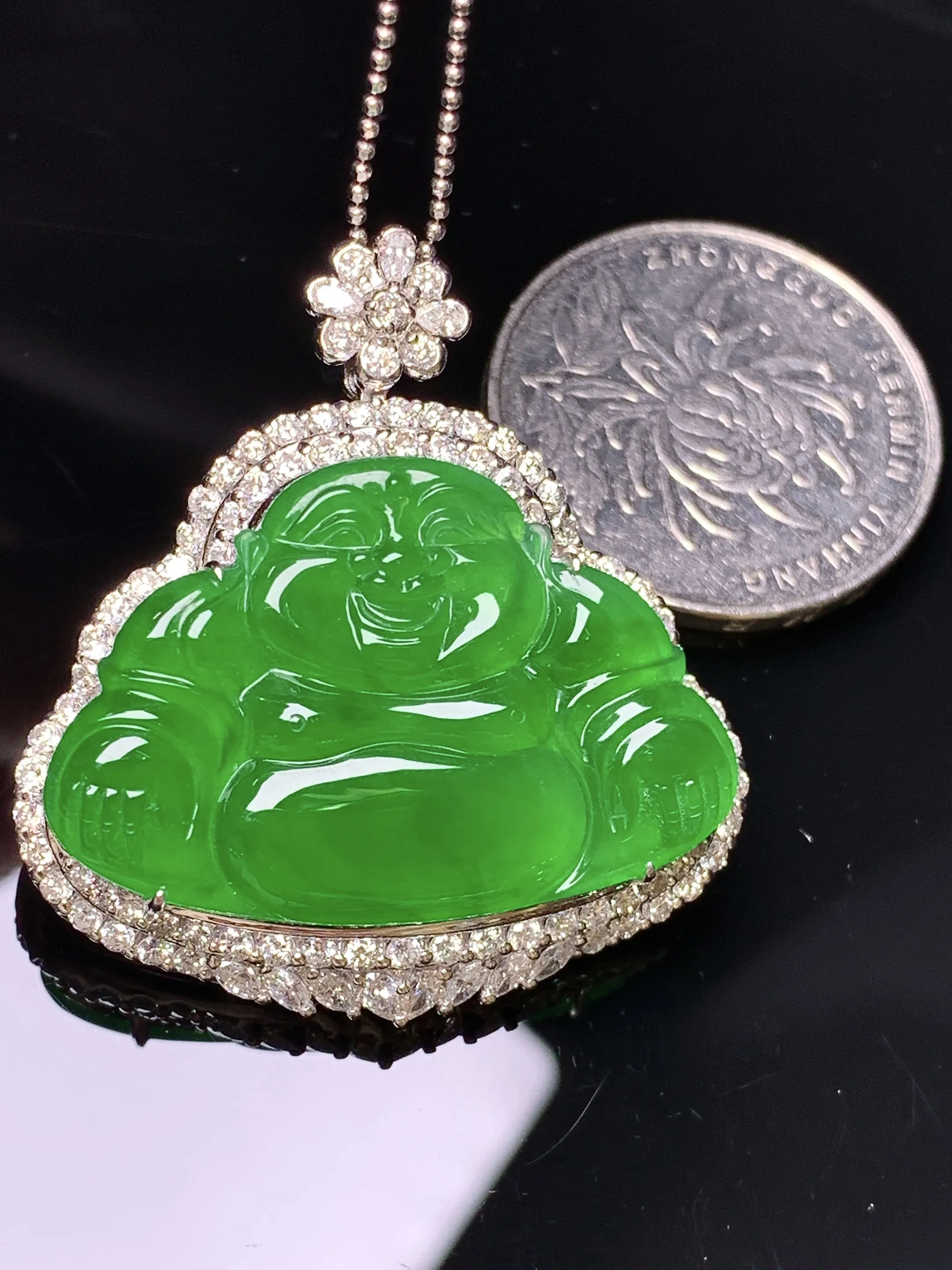 18k金钻镶嵌满绿佛公吊坠 玉质细腻 色泽艳丽清新 整体尺寸37.3*34.3*11.5