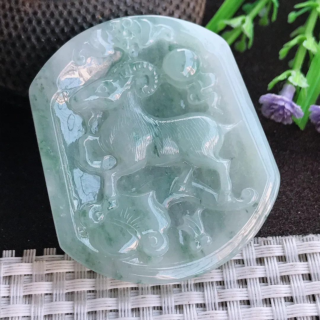 实拍A货翡翠52/45/6.2老坑冰胶水灵飘花生肖羊牌吊坠翡翠挂件