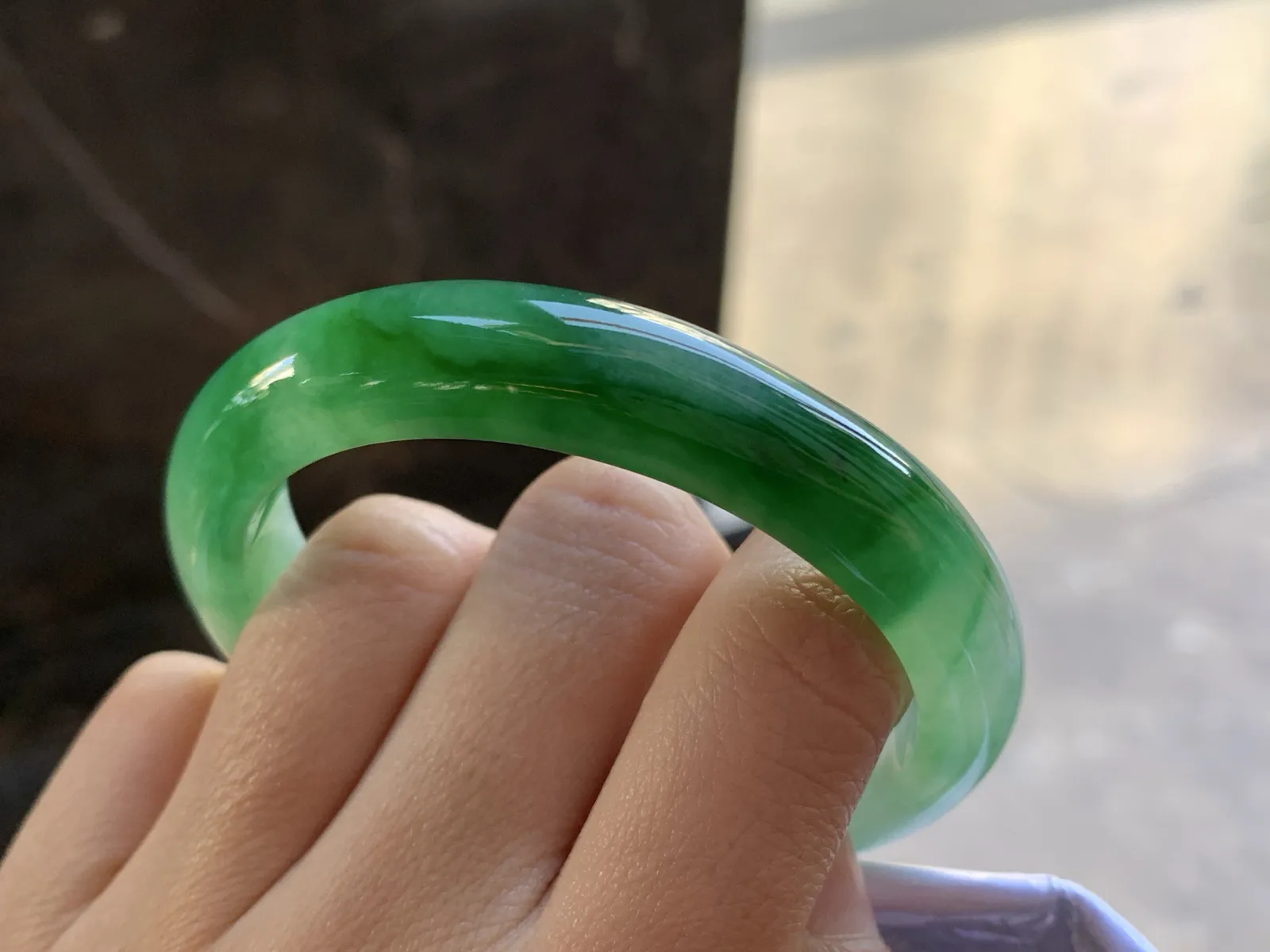 53-11.5-8

辣绿色贵妃手镯^_^浓郁 鲜艳 正圈51可以带