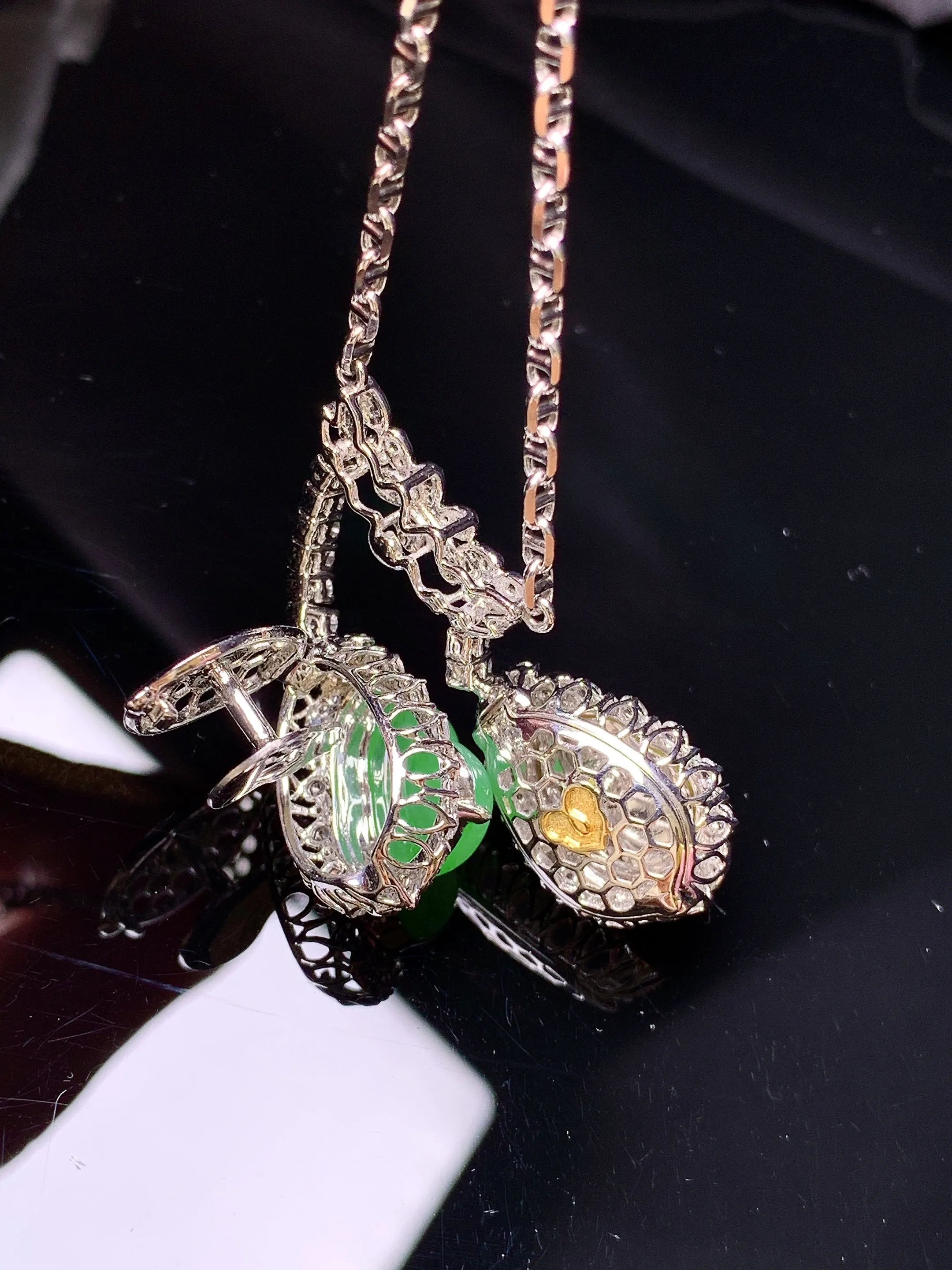 18k金钻镶嵌黄绿葫芦戒指项链 玉质细腻 色泽艳丽清新 整体尺寸35.6*13*11.2