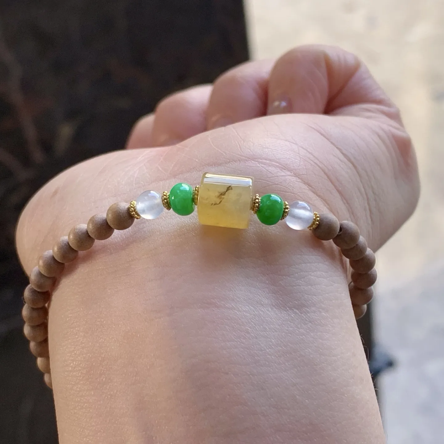 冰黄路路通手串
特色～