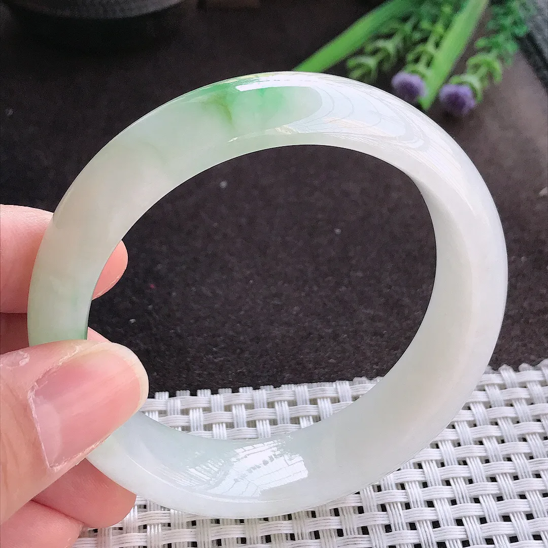 实拍翡翠A货58.5/17/8.6老坑精美温润飘绿手镯翡翠轮胎玉镯女款百搭