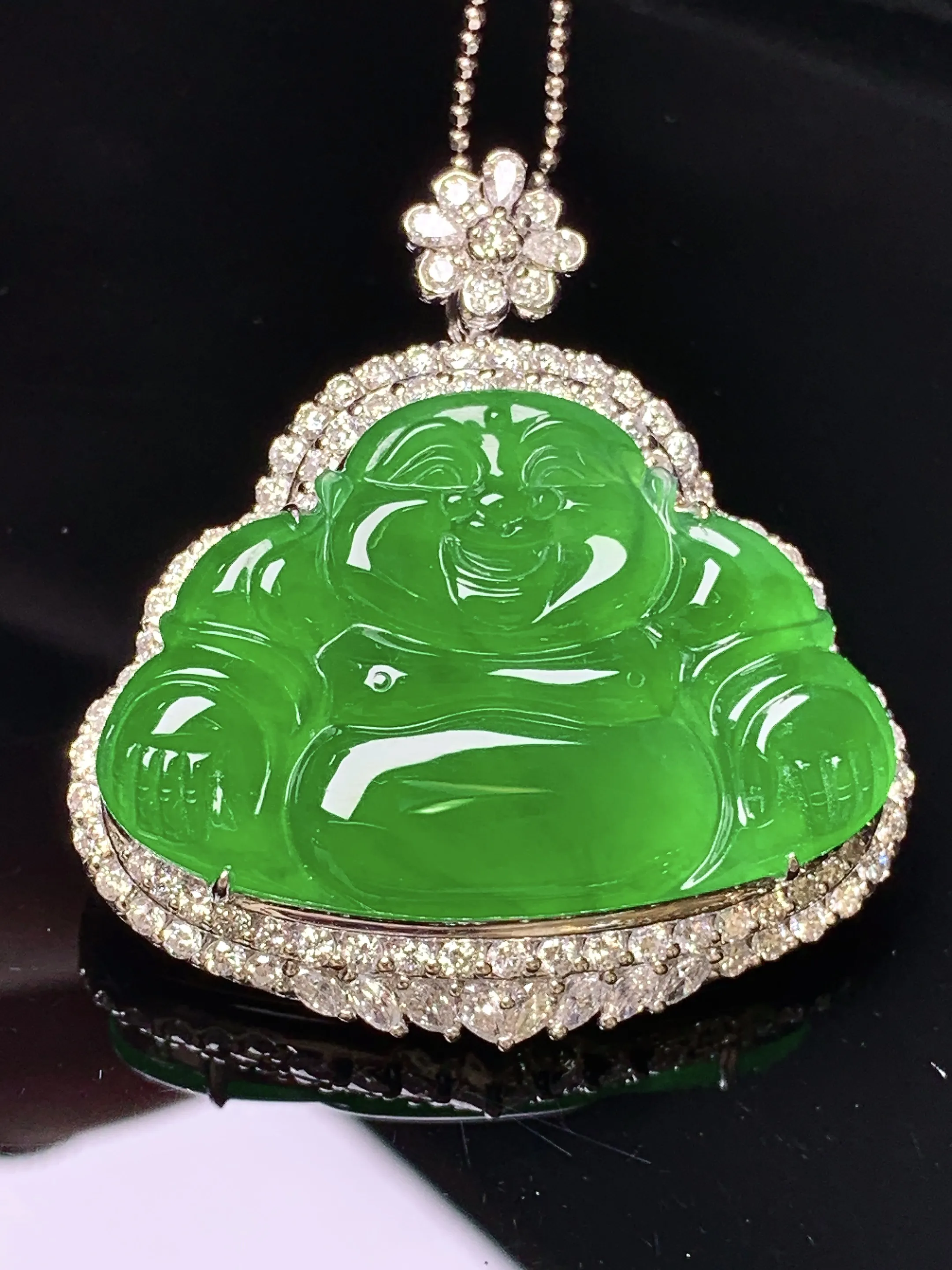 18k金钻镶嵌满绿佛公吊坠 玉质细腻 色泽艳丽清新 整体尺寸37.3*34.3*11.5