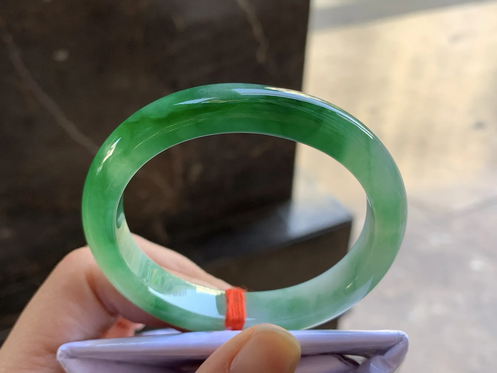 53-11.5-8

辣绿色贵妃手镯^_^浓郁 鲜艳 正圈51可以带